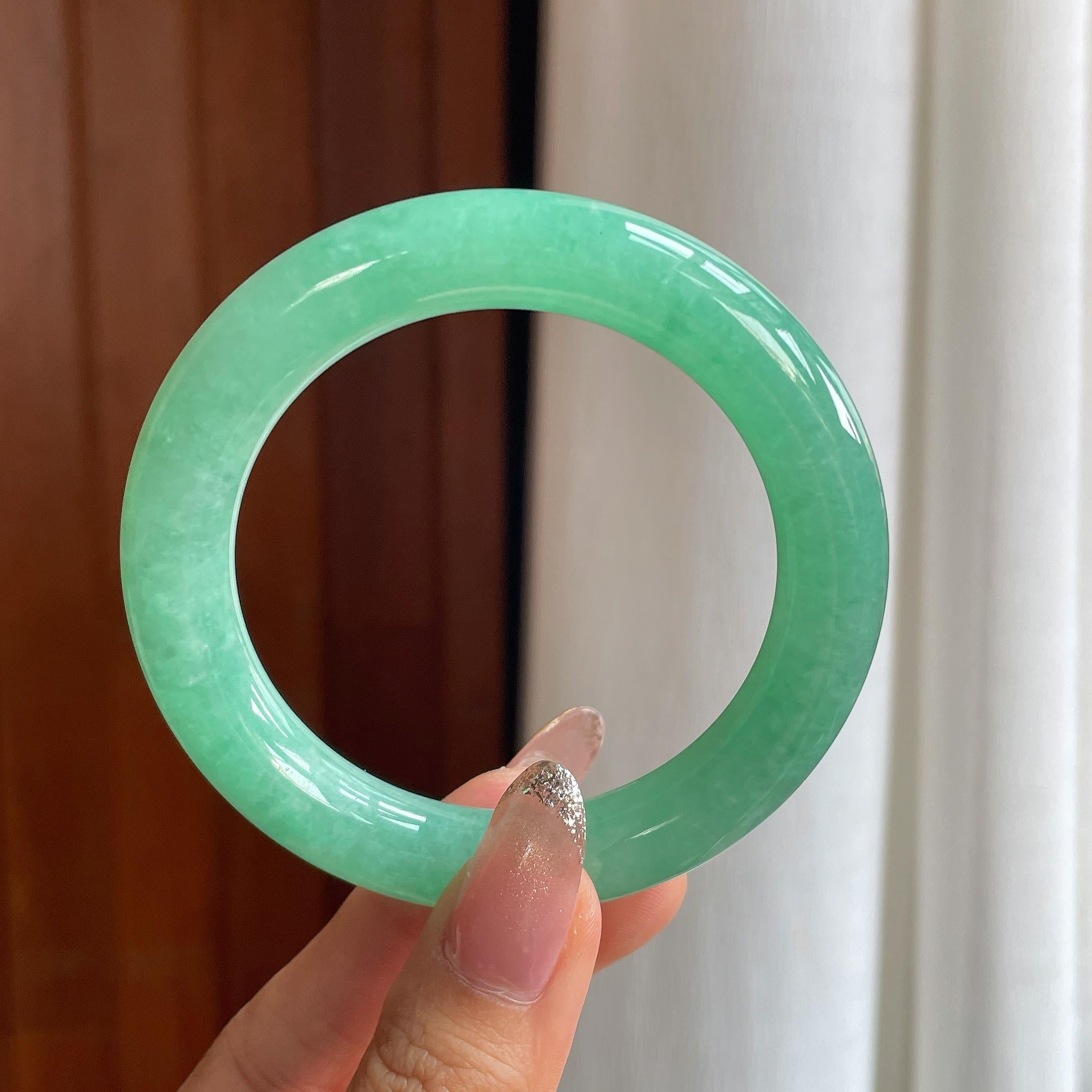 冰种果绿翡翠圆条手镯（55.5mm）（yc354245）