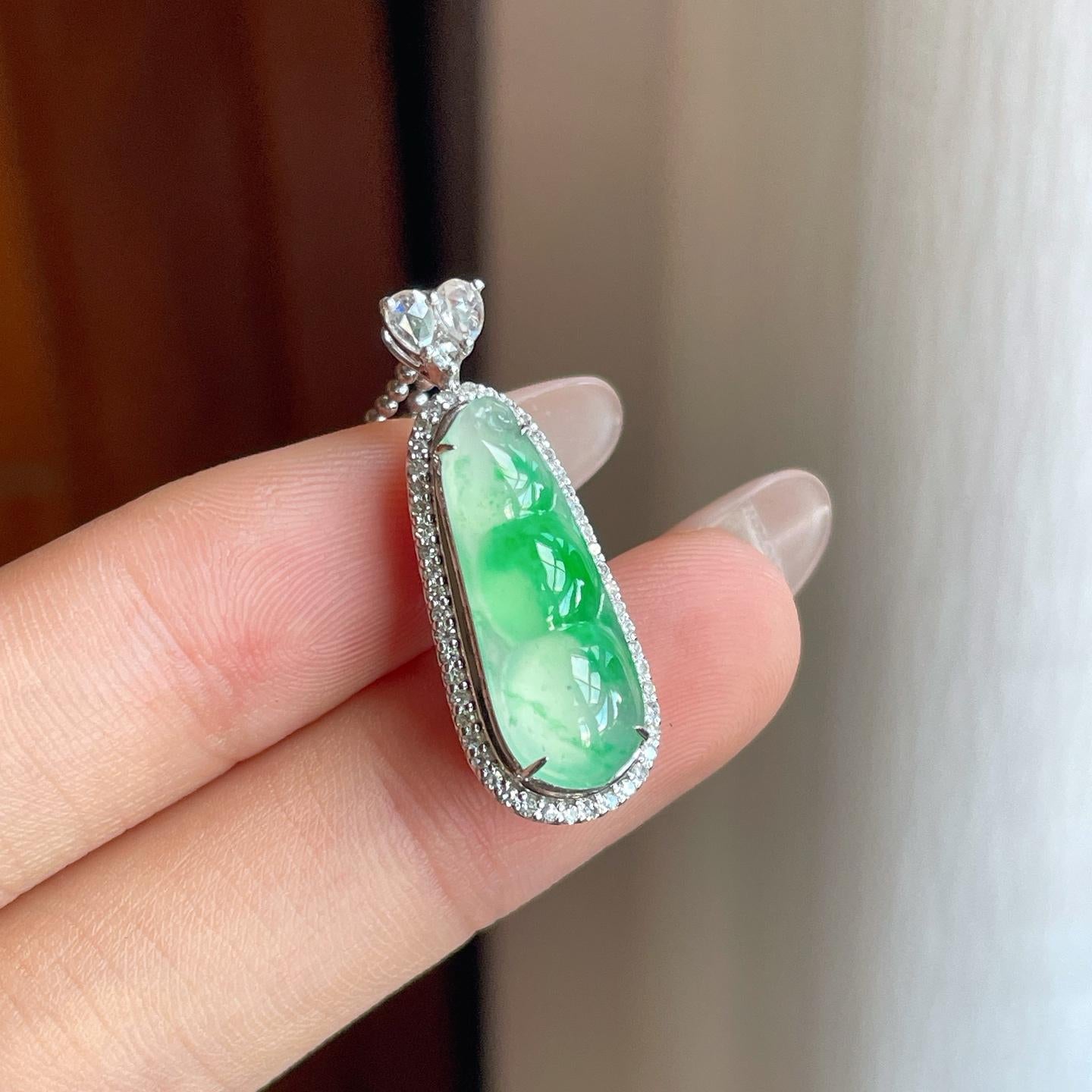 18k金镶冰种飘绿花翡翠豆子（yc241871）