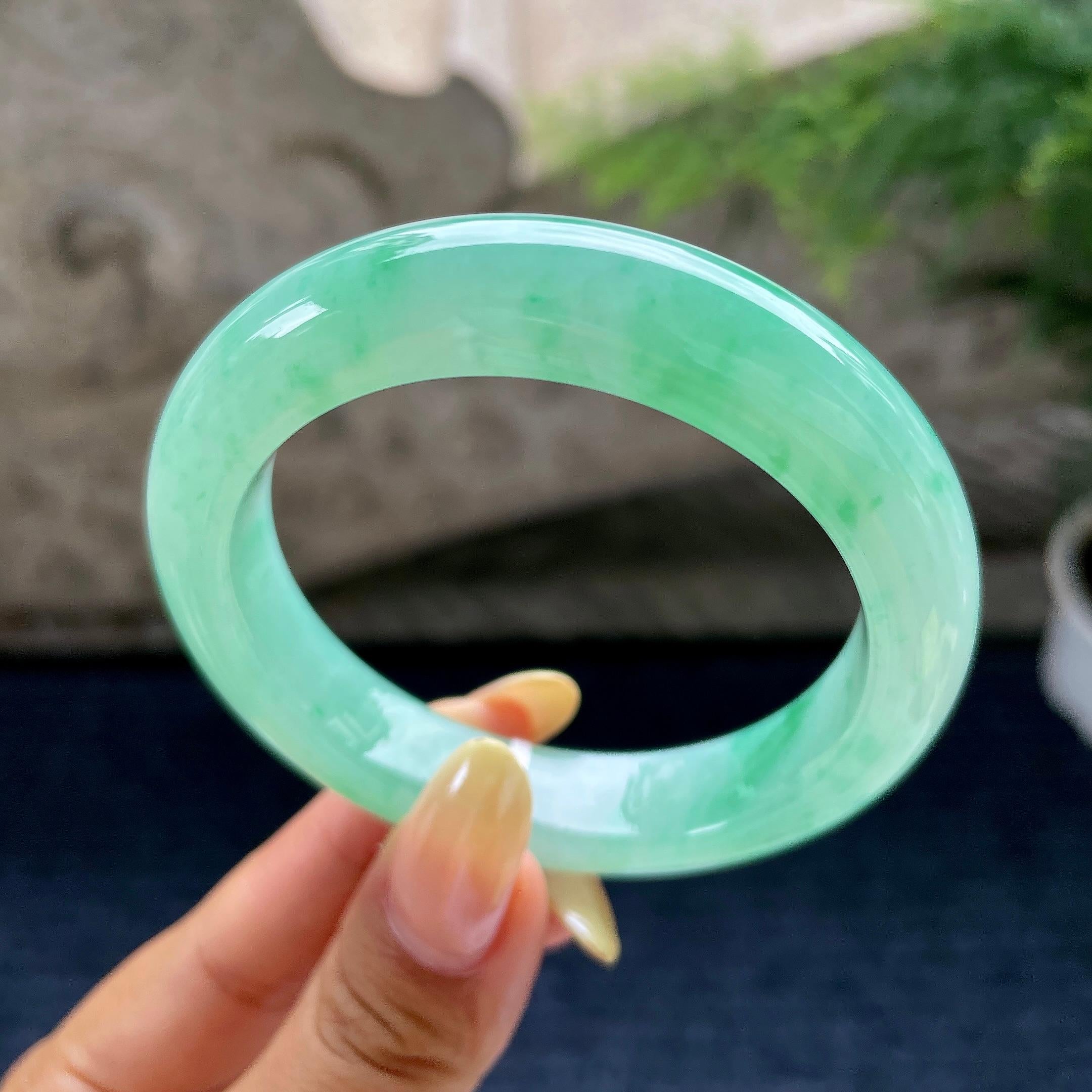小圈口 细糯种晴底飘绿花正圈平安镯53.8圈 天然缅甸A货翡翠（yc489317）