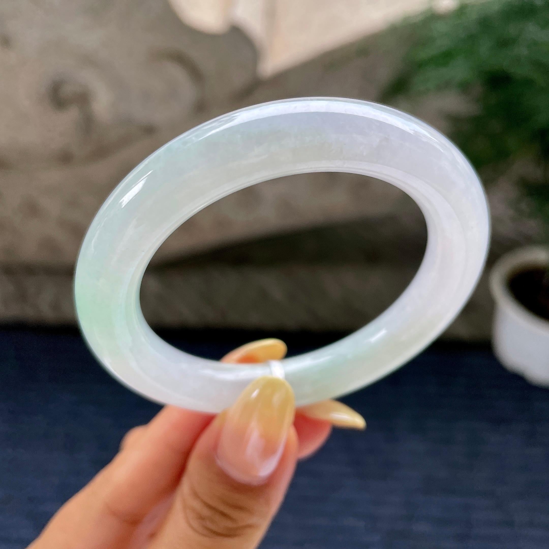 小圈口 细糯种飘绿圆条手镯51.5圈 天然缅甸A货翡翠（yc481957）