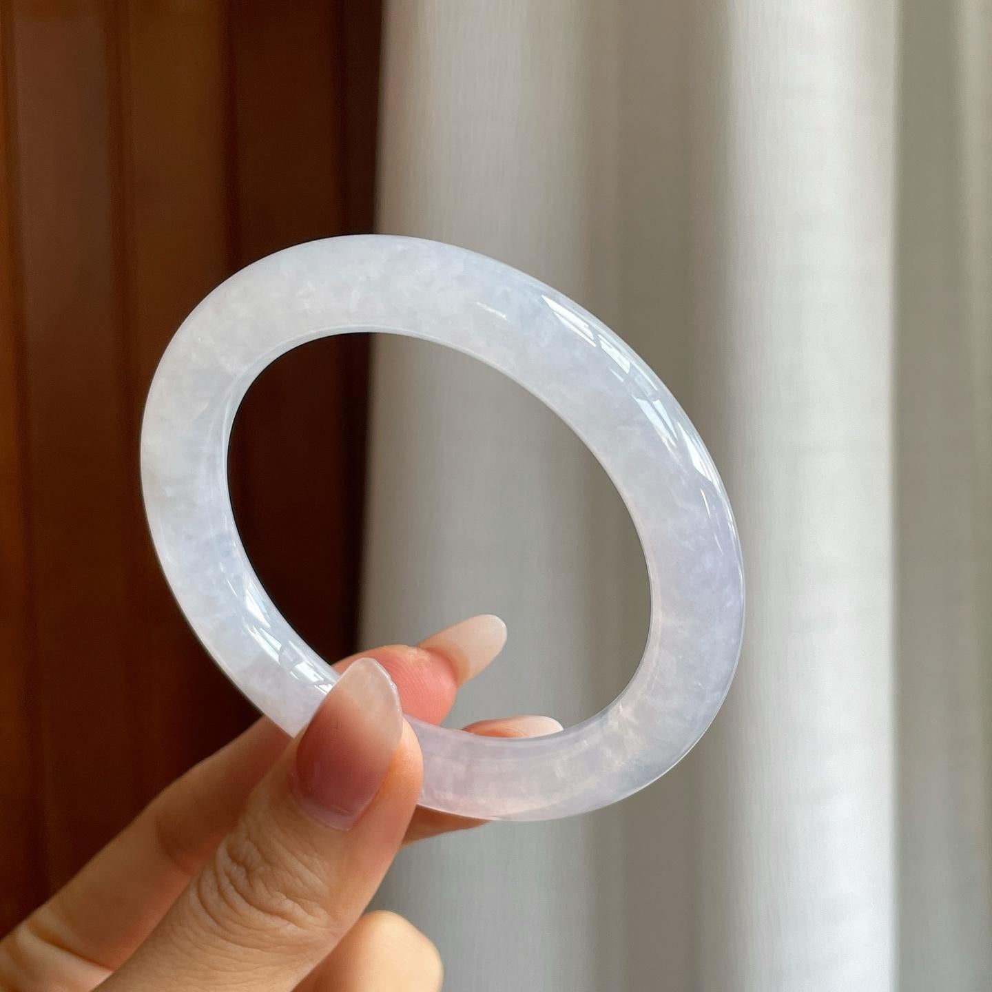 冰种淡椿底翡翠圆条手镯（55.8mm）（yc310745）