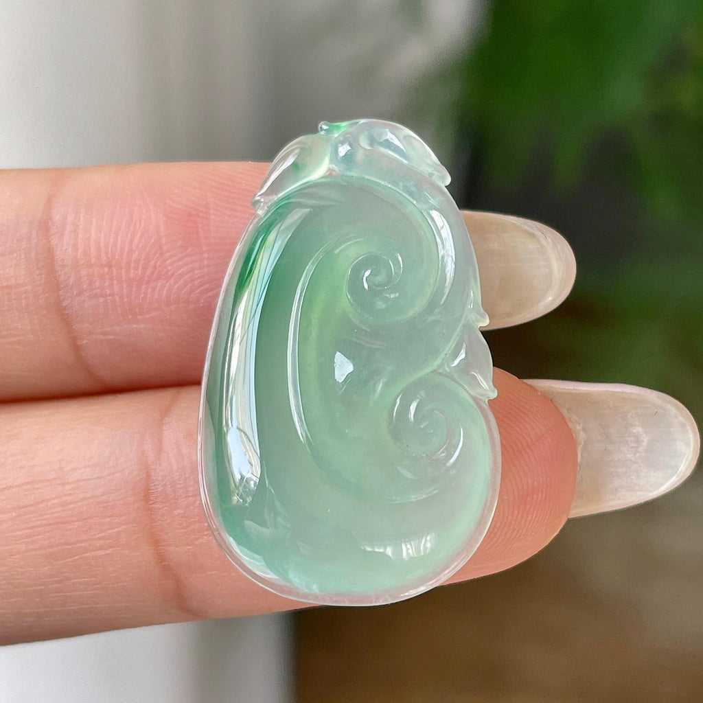 糯冰种晴水飘绿花如意吊坠    天然缅甸A货翡翠（yc356834）