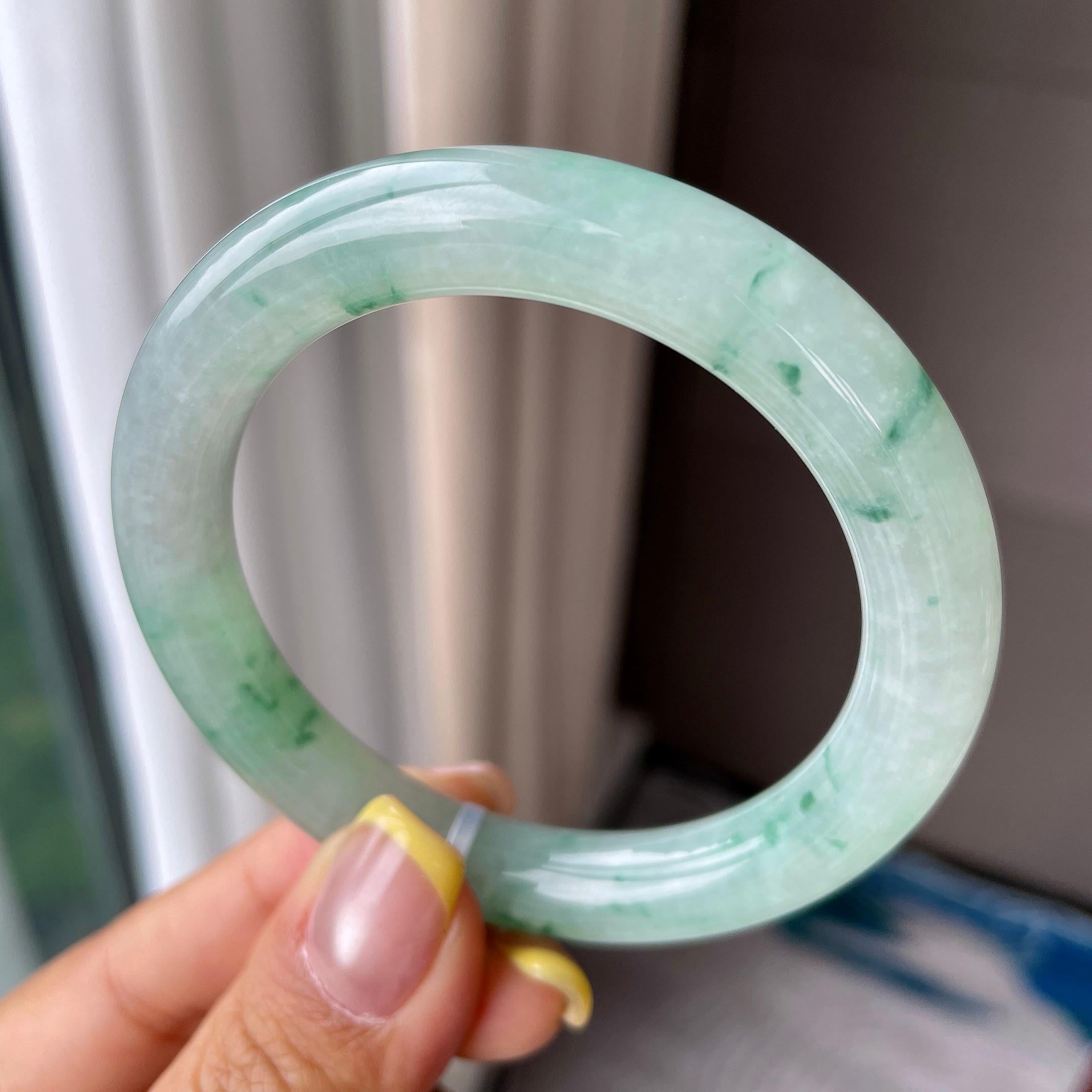 小圈口   细糯种飘绿花圆条手镯53.2圈   天然缅甸A货翡翠（yc362907）