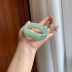 糯冰晴底宽版翡翠平安镯（56mm）（yc373874）