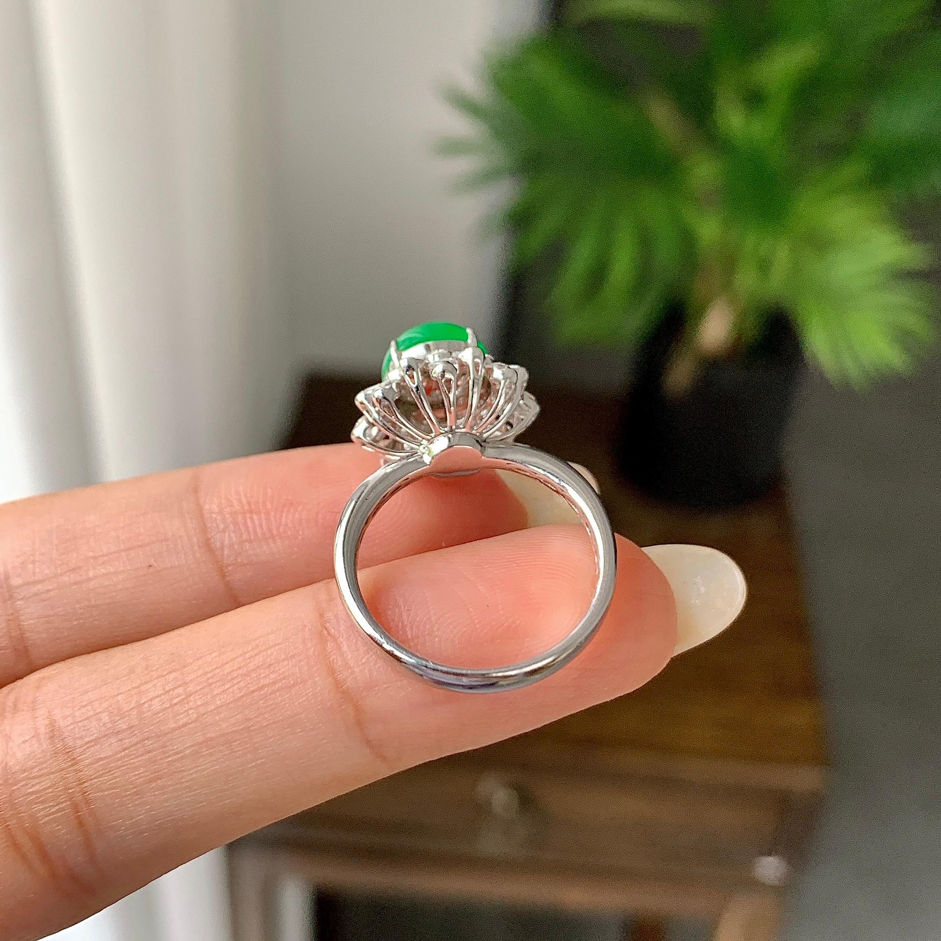 18k金钻镶冰种满绿蛋面戒指（yc255590）