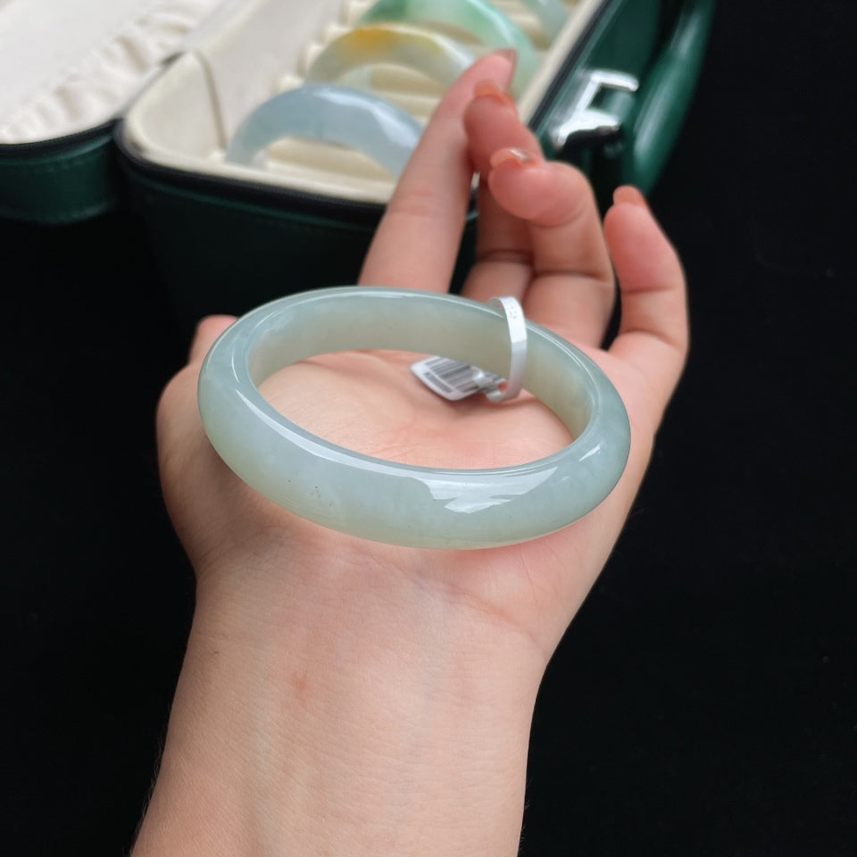 糯冰蓝晴底翡翠手镯（56mm）（yc017028）