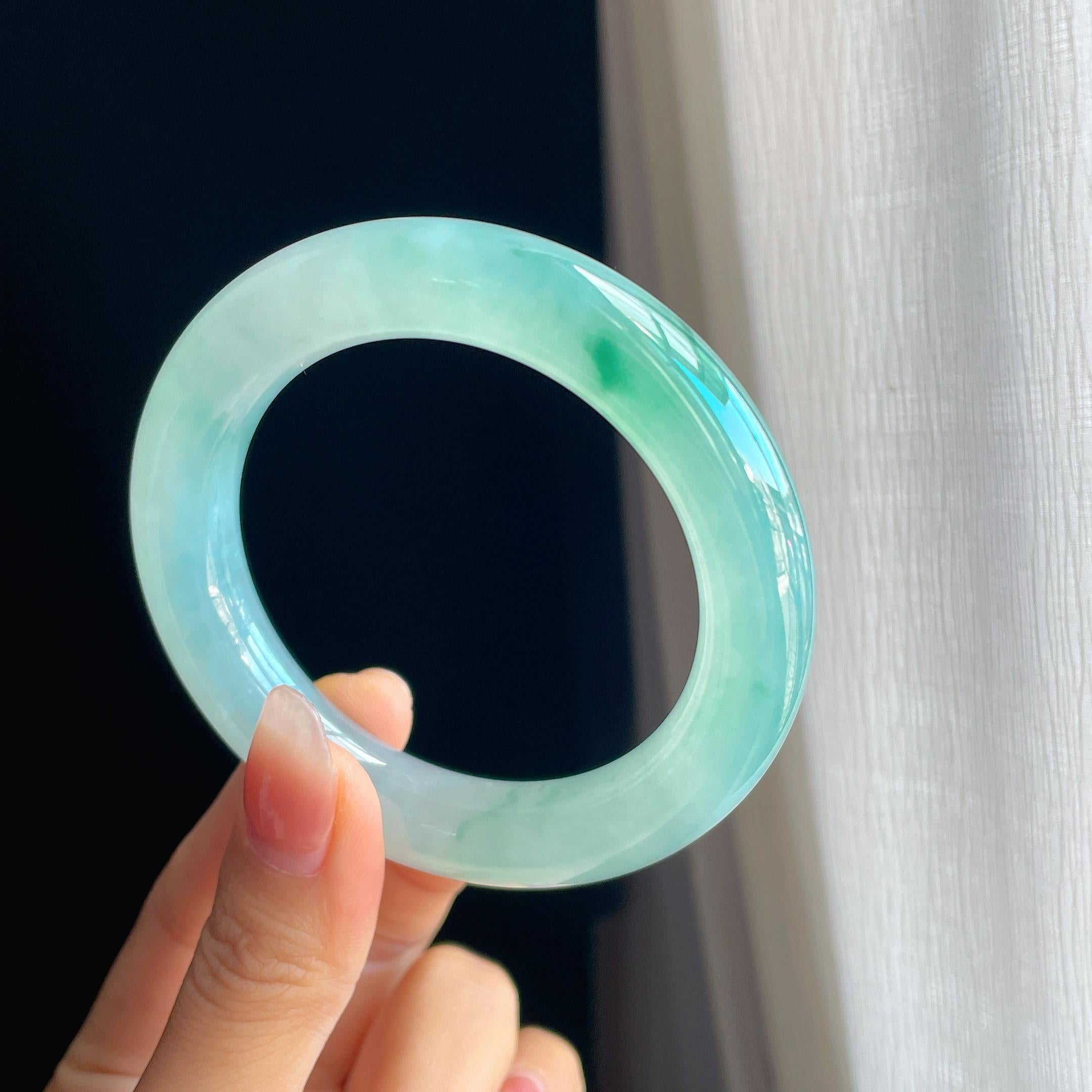 冰种晴底飘绿花翡翠圆条手镯（55.2mm)（yc323142）