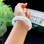 糯冰种春底飘花正圈翡翠手镯（56mm）（yc019404）