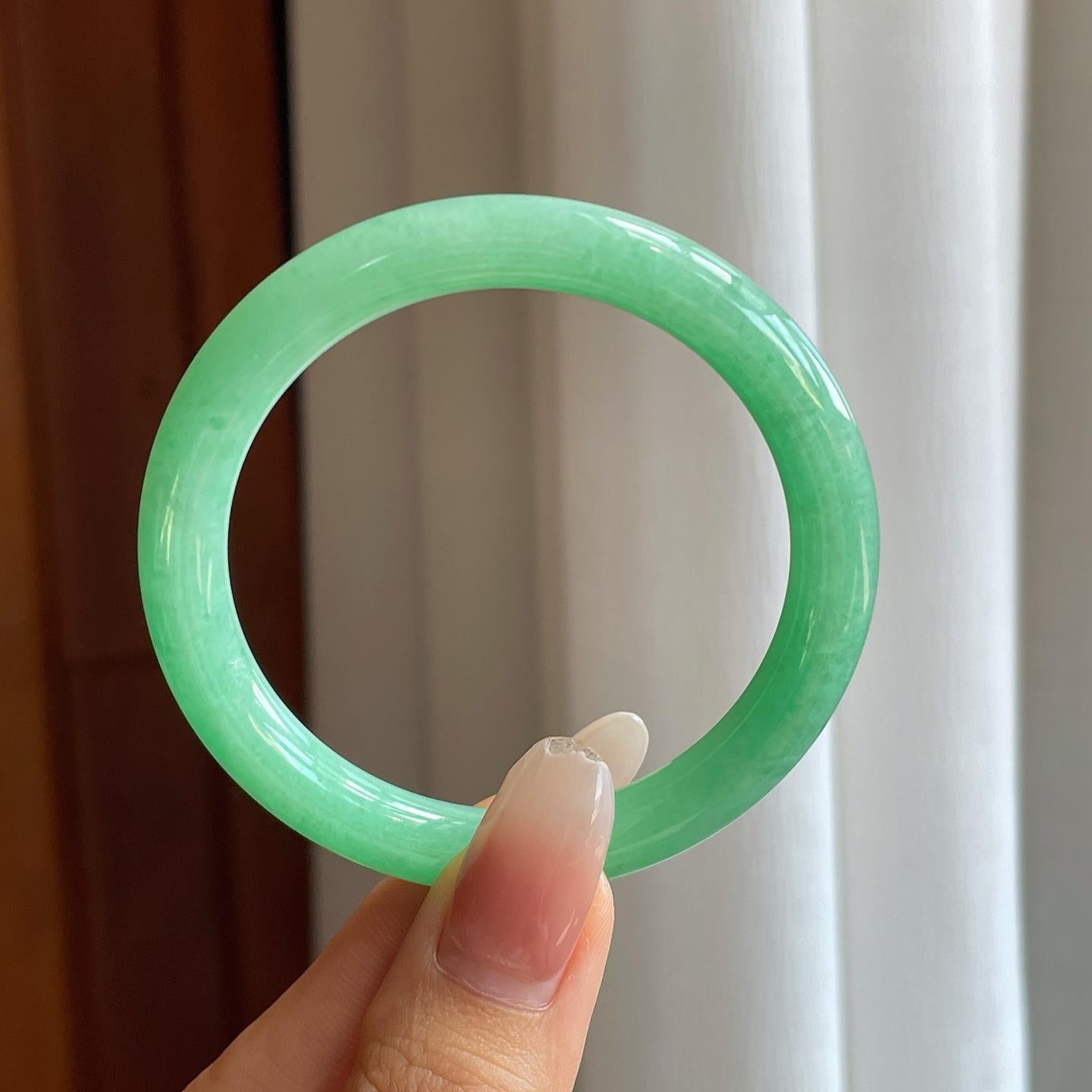 糯冰果绿翡翠圆条手镯（50.5mm）（yc274566）