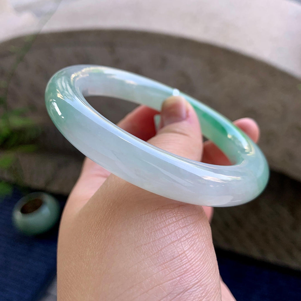 糯冰种飘绿圆条手镯（58.4mm）（yc243440）
