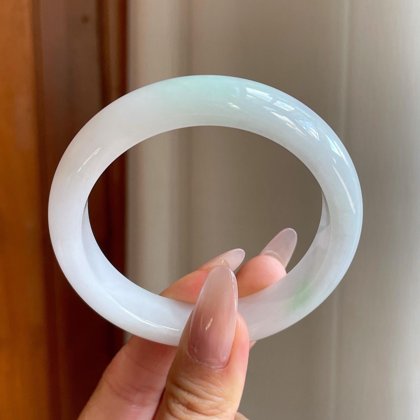 细糯冰飘一抹翠翡翠平安镯（56.5mm）（yc278066）