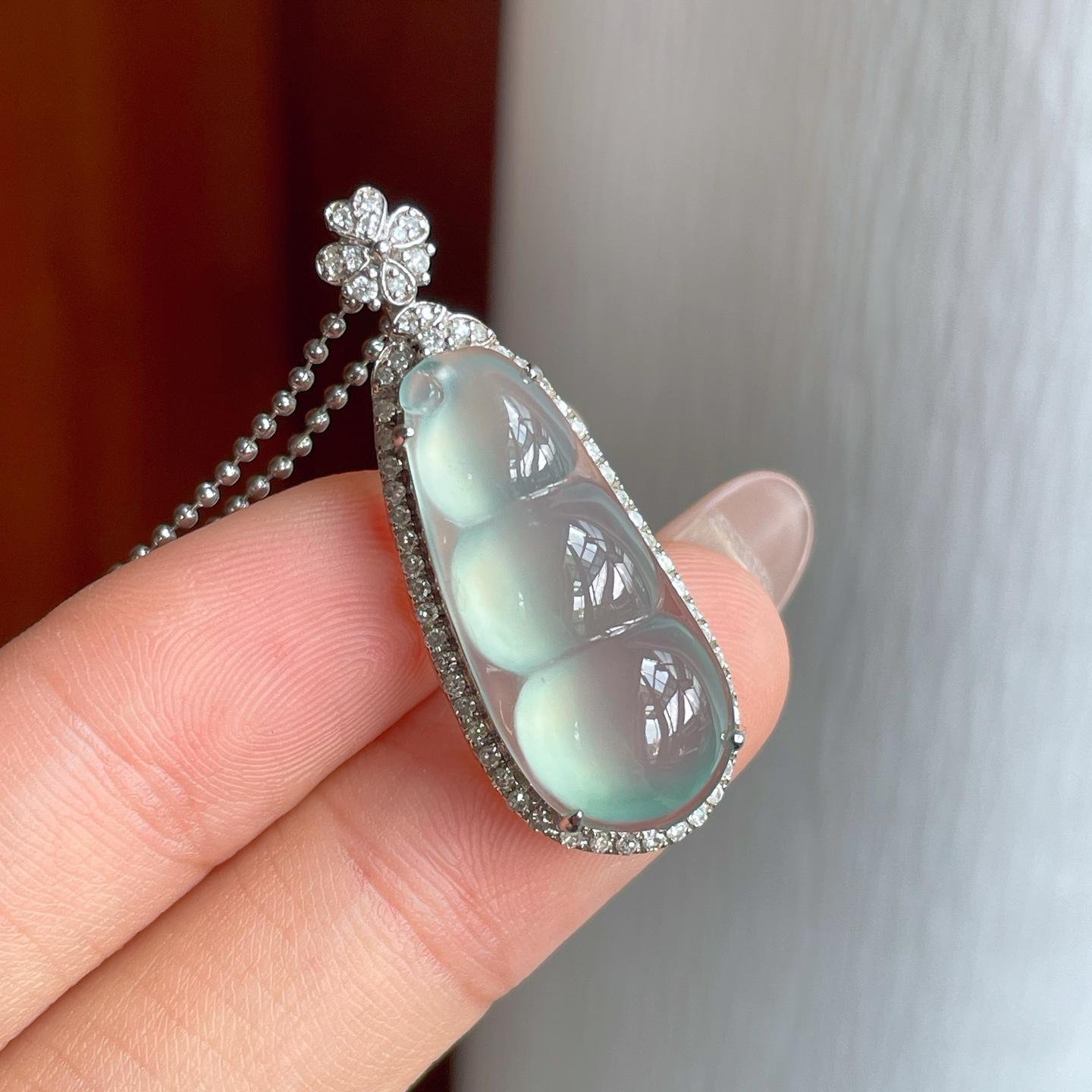 18k金镶冰种蓝晴底翡翠豆子（yc244882）