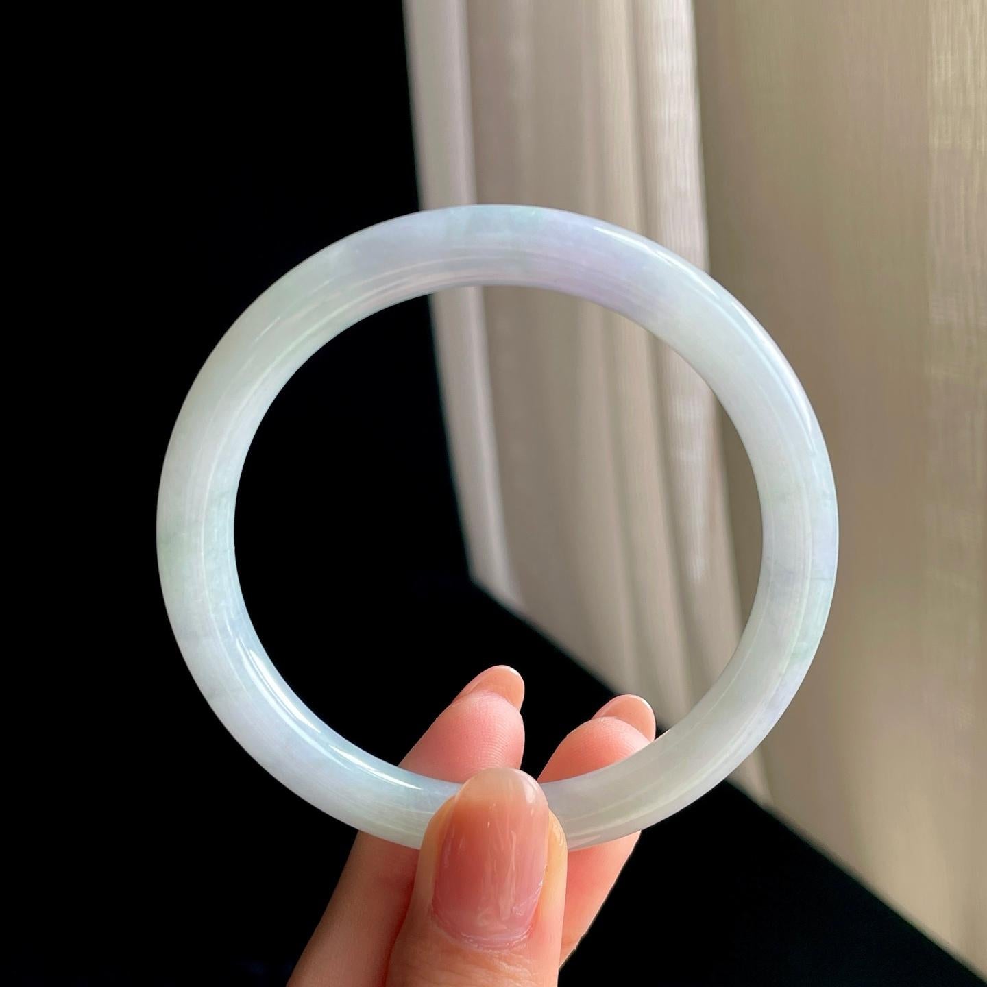 糯冰淡春底翡翠圆条手镯（56.3mm)（yc342195）