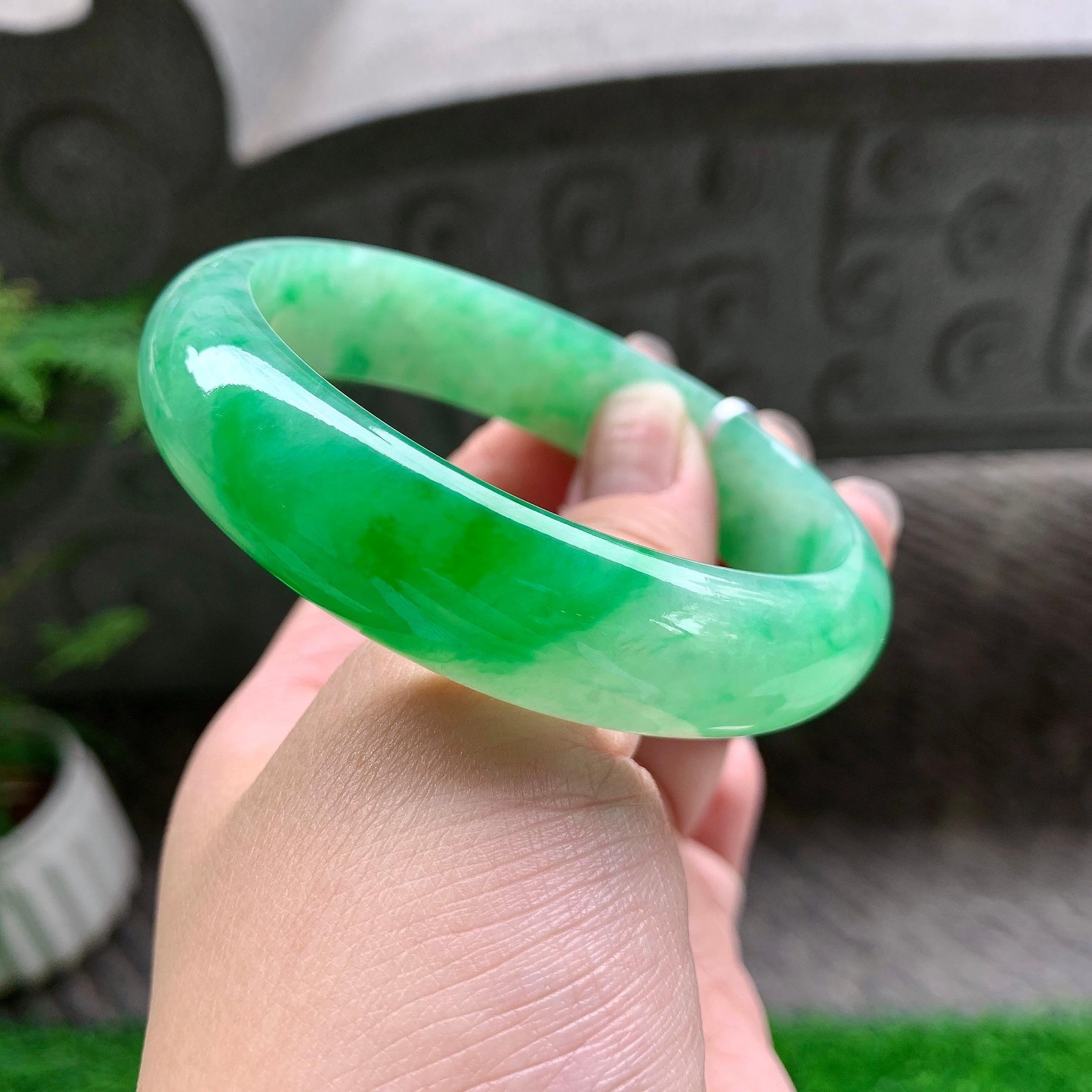 糯冰种飘阳绿宽版轮胎手镯（60.6mm）（yc254104）