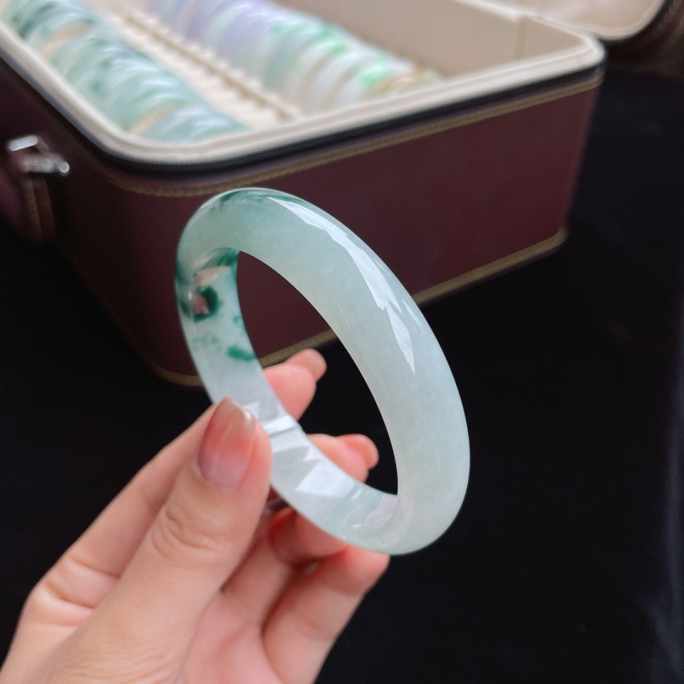 糯冰飘花正圈翡翠手镯（56mm）（yc017393）