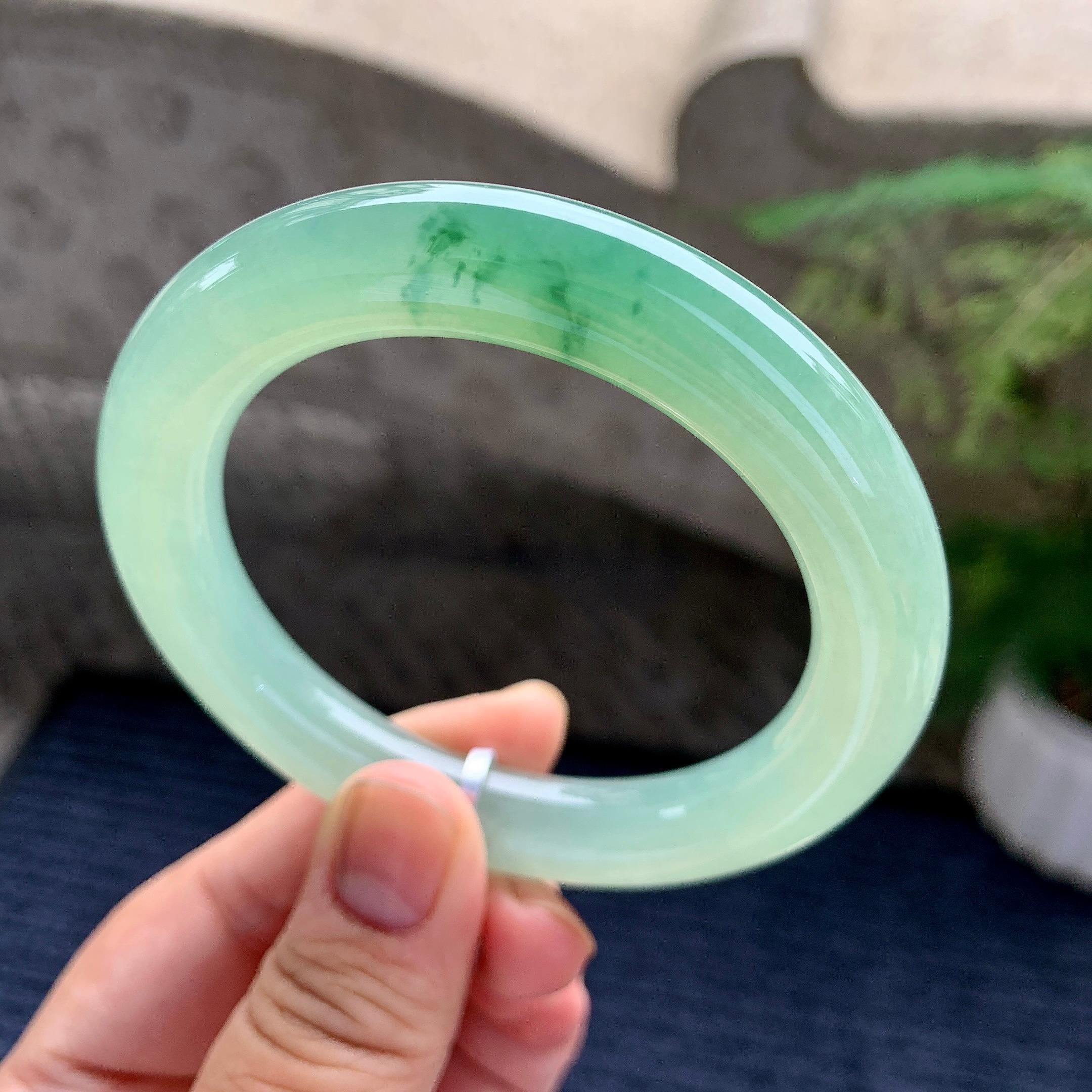 糯冰种晴底飘花圆条手镯（55.4mm）（yc228508）