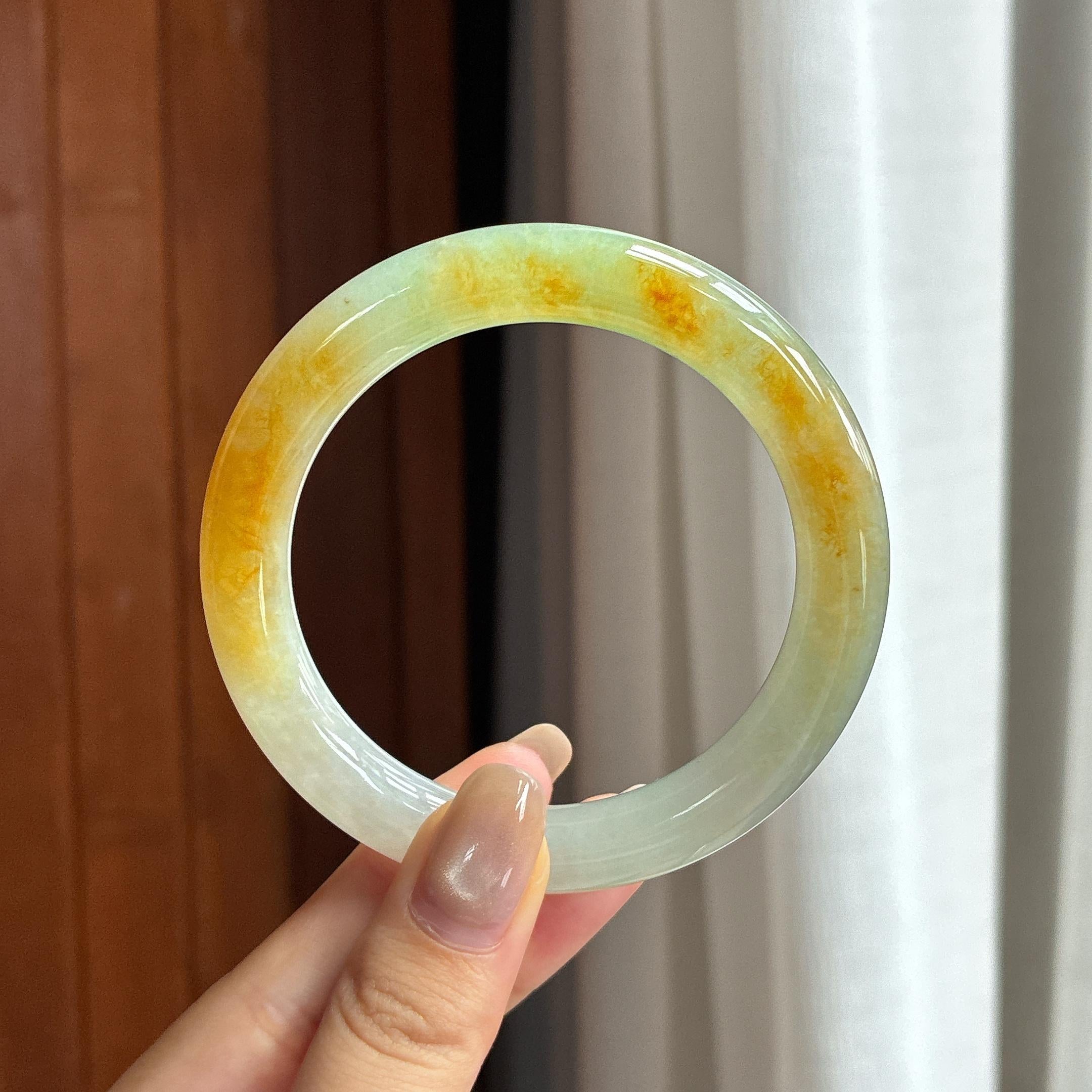 Vòng tay tròn ngọc phỉ thúy màu vàng băng như nếp đặc sắc, size 56, ngọc phỉ thúy tự nhiên loại A Myanmar (yc450850)