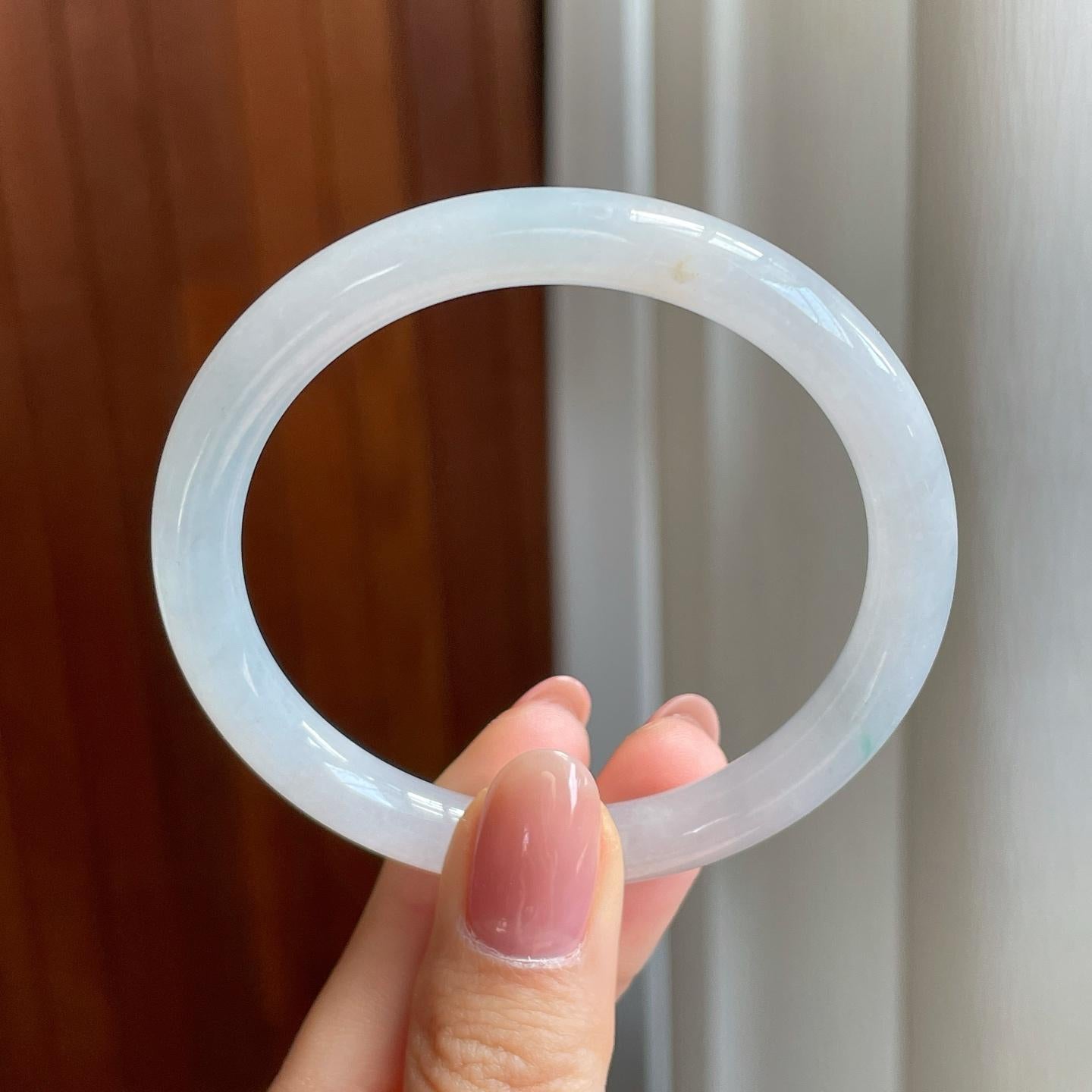 冰种淡春底翡翠圆条手镯（54mm)（yc323838）