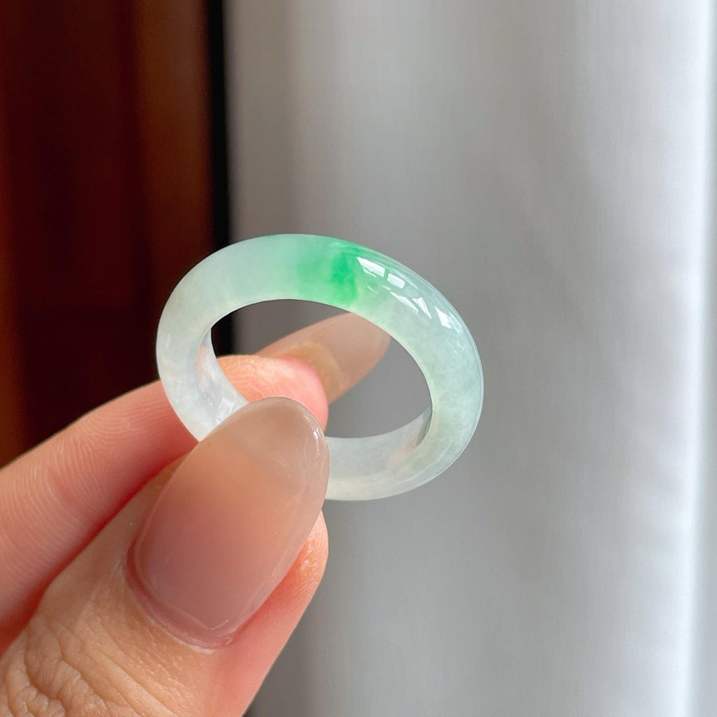 糯冰带色翡翠戒圈（yc246168）