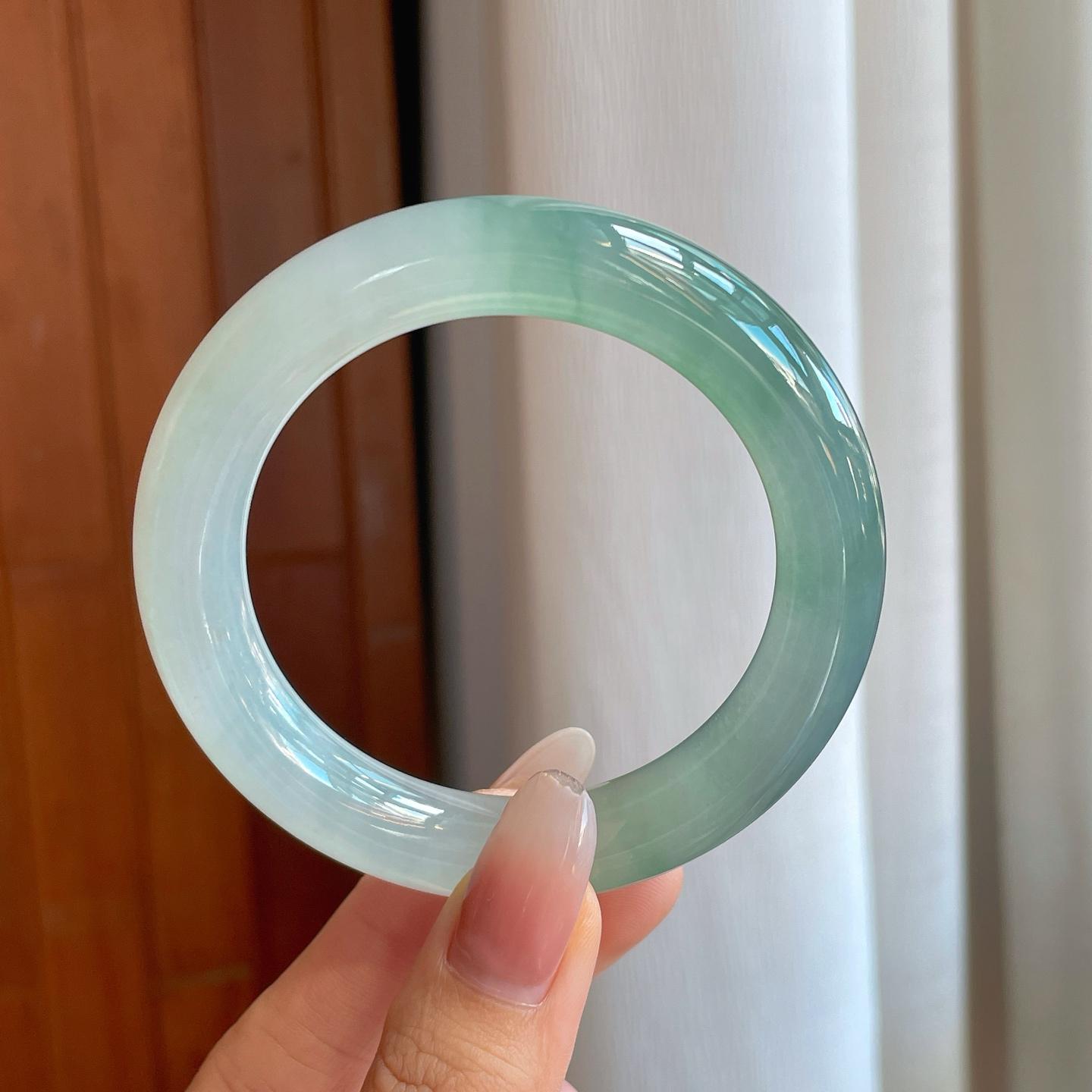 冰种湖水绿翡翠圆条手镯（55.5mm）（yc267500）