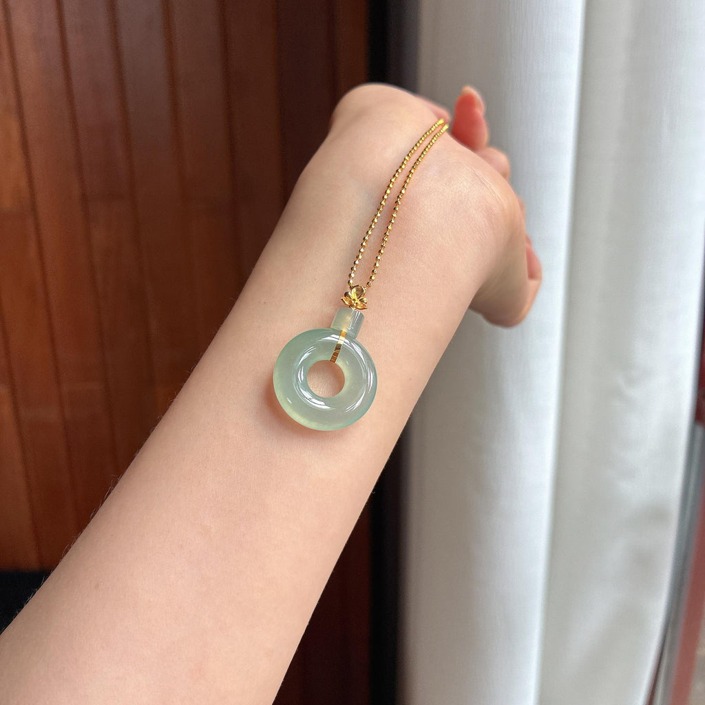 Khóa cài vàng 18k Băng chủng tình đá Bình An Khắc Ngọc phỉ thúy thiên nhiên Miến Điện loại A