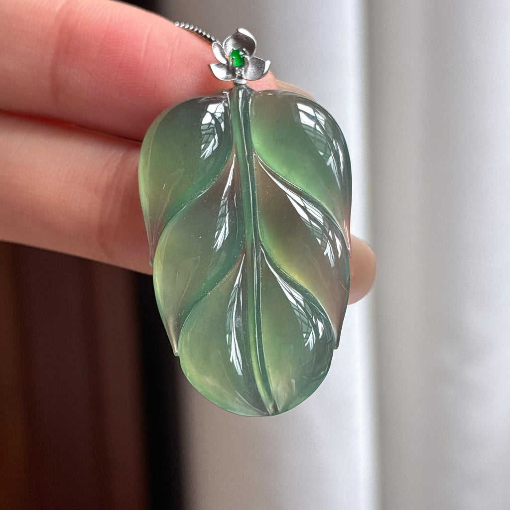 Lá cẩm thạch phỉ thúy tự nhiên Myanmar loại A màu xanh nước hồ băng chủng móc đầu vàng 18k