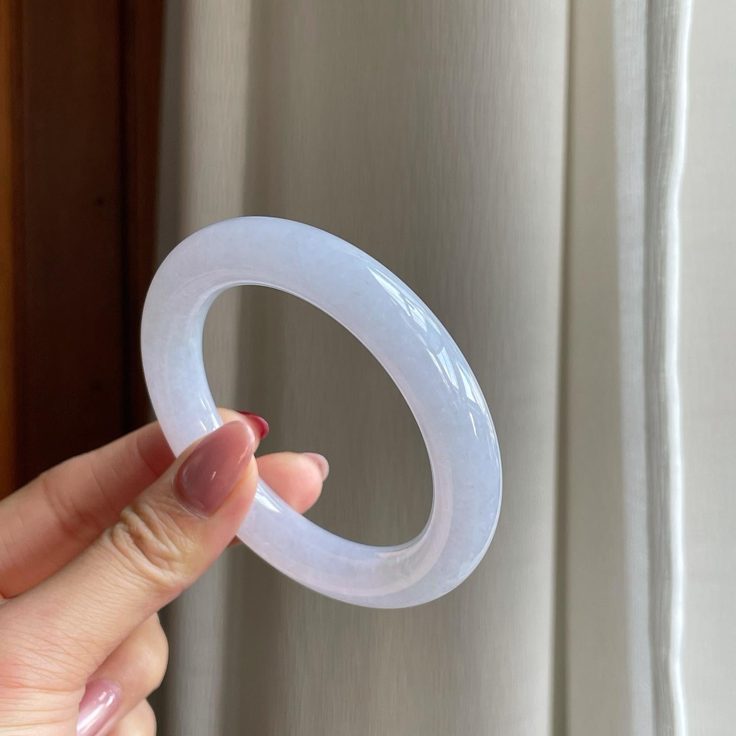 糯冰淡椿底翡翠圆条手镯（54mm）（yc302418）