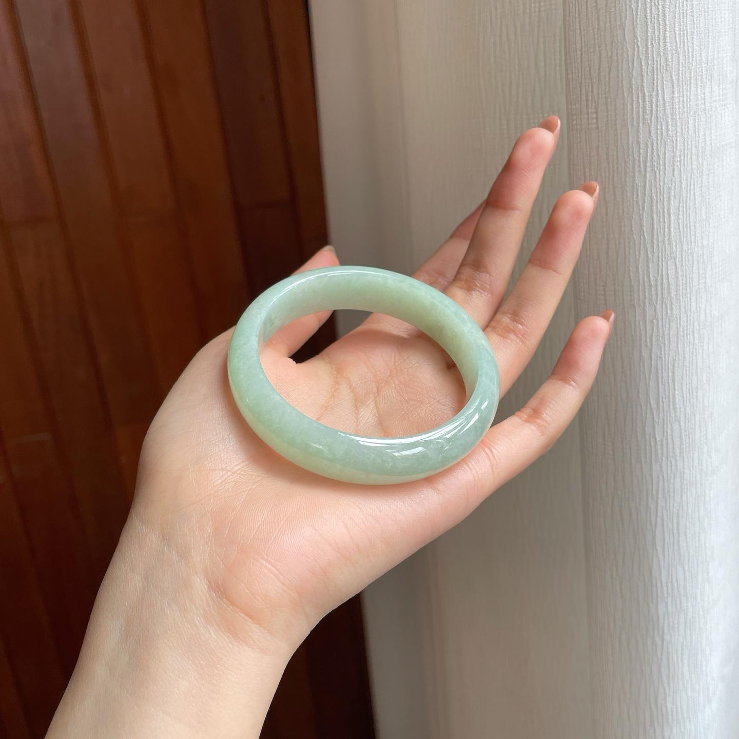 糯冰晴底翡翠平安镯（56mm)（yc345512）
