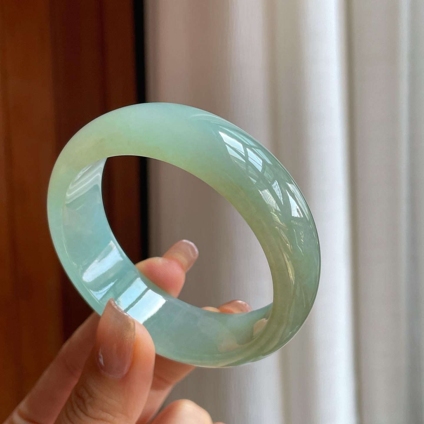 糯冰晴底宽版翡翠平安镯（55.7mm）（yc373870）