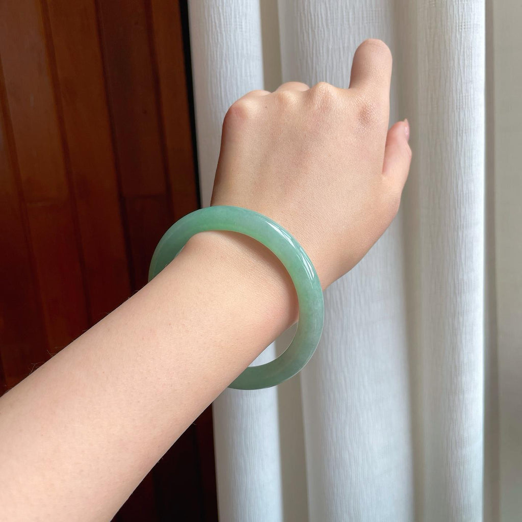 糯冰湖水绿翡翠圆条手镯（53.8mm）（yc354241）