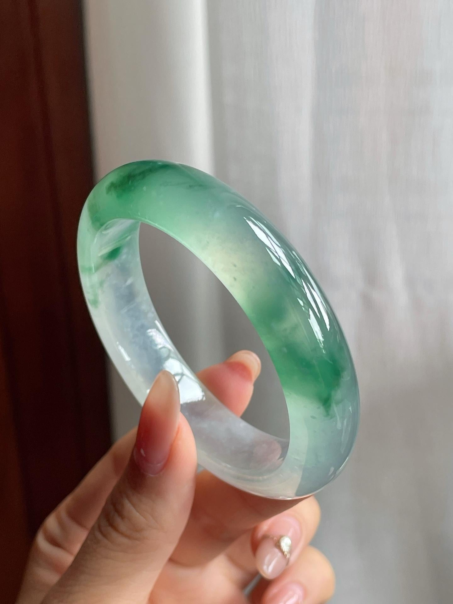 冰玻种飘绿花翡翠平安镯（53mm）（yc196022）