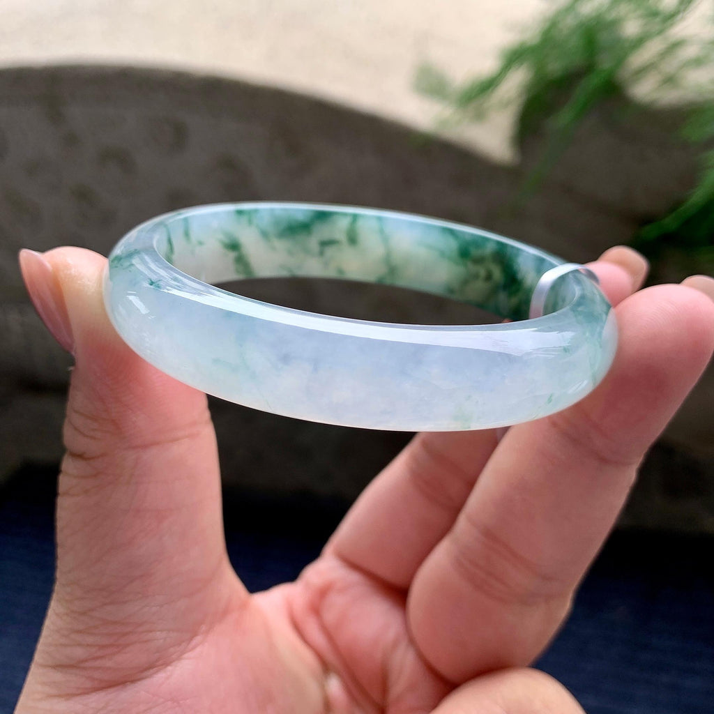 糯冰种飘绿花贵妃手镯 55.6圈口 天然缅甸A货翡翠（yc493658）