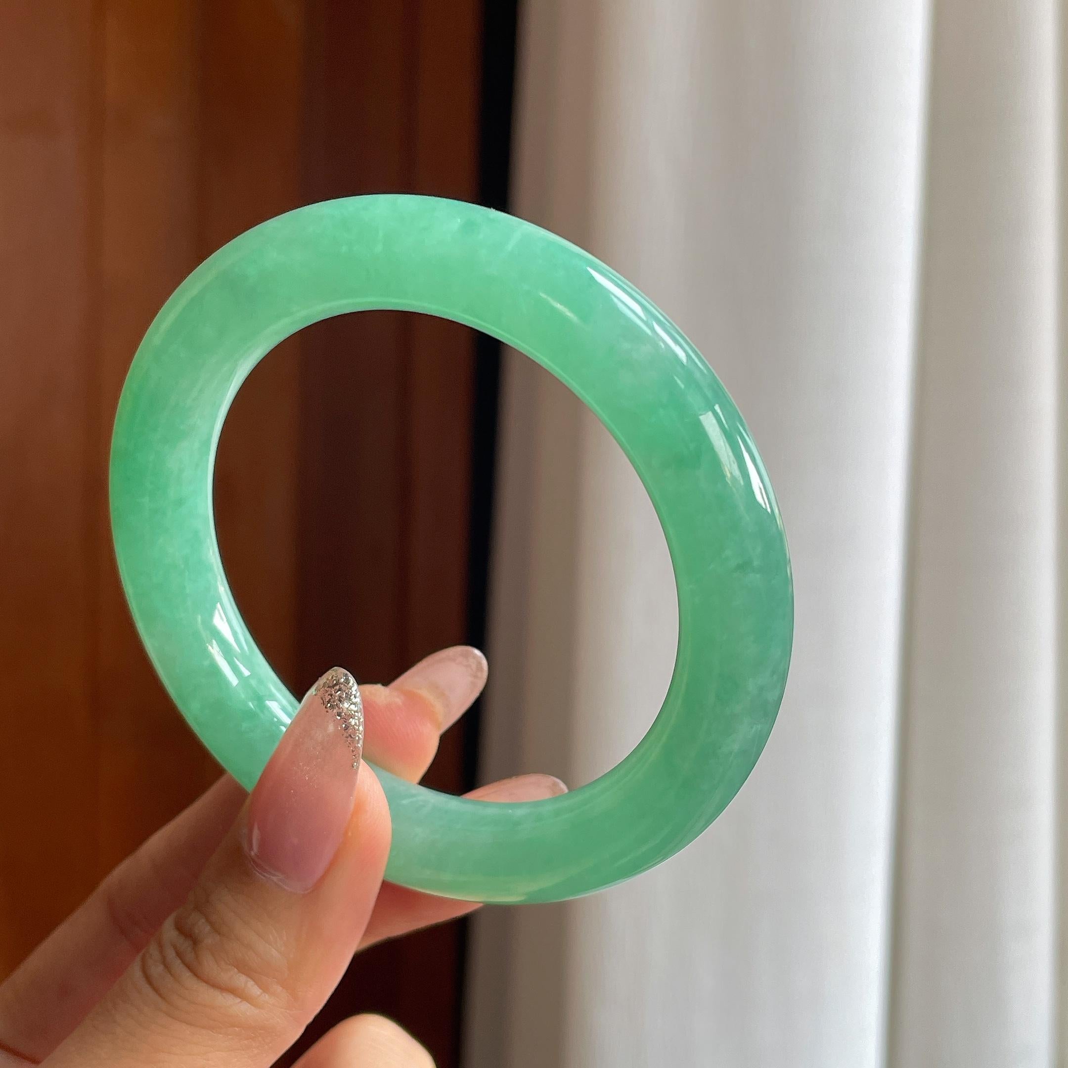 冰种果绿翡翠圆条手镯（56.6mm）（yc354242）