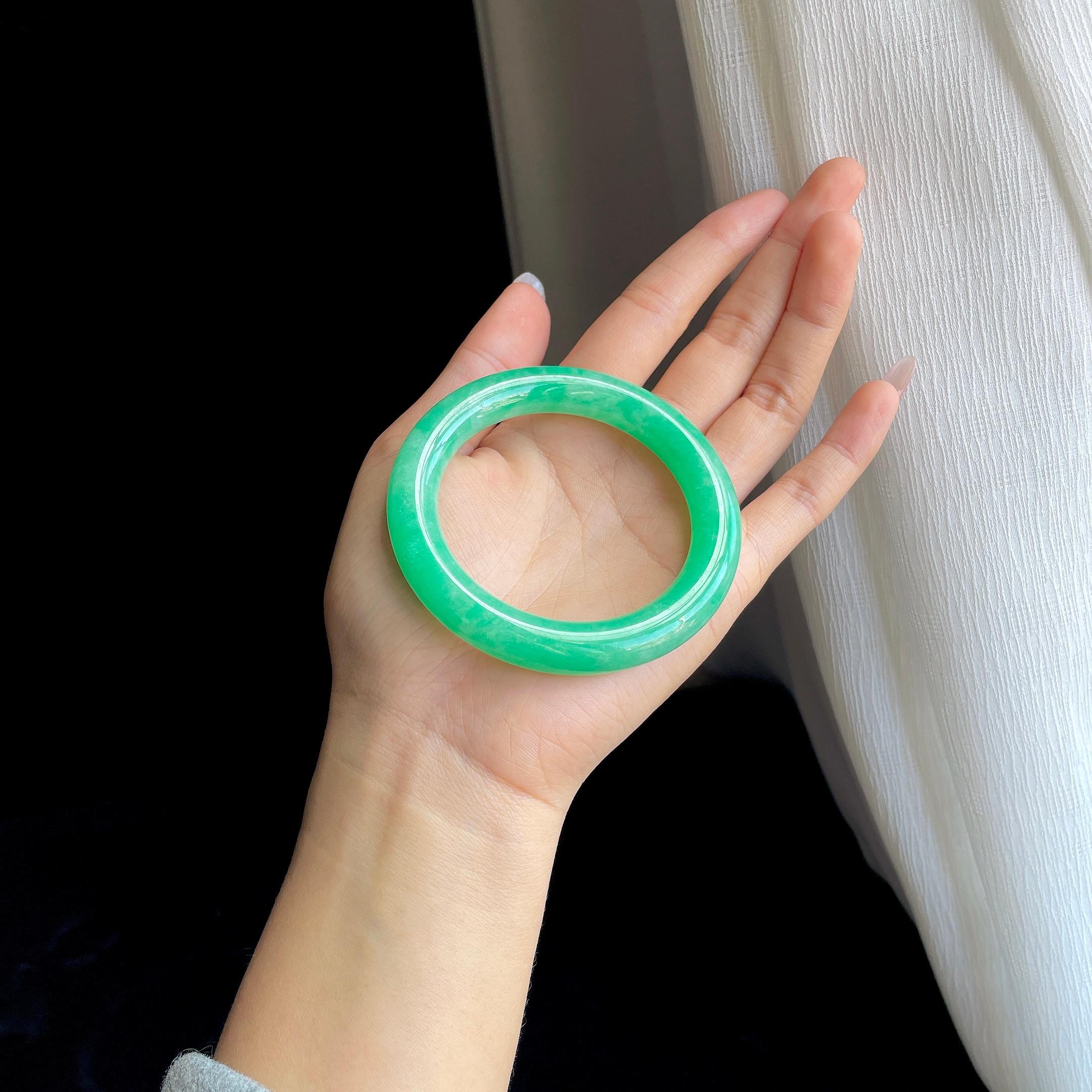 糯冰果绿满绿翡翠圆条手镯（56mm）（yc316663）