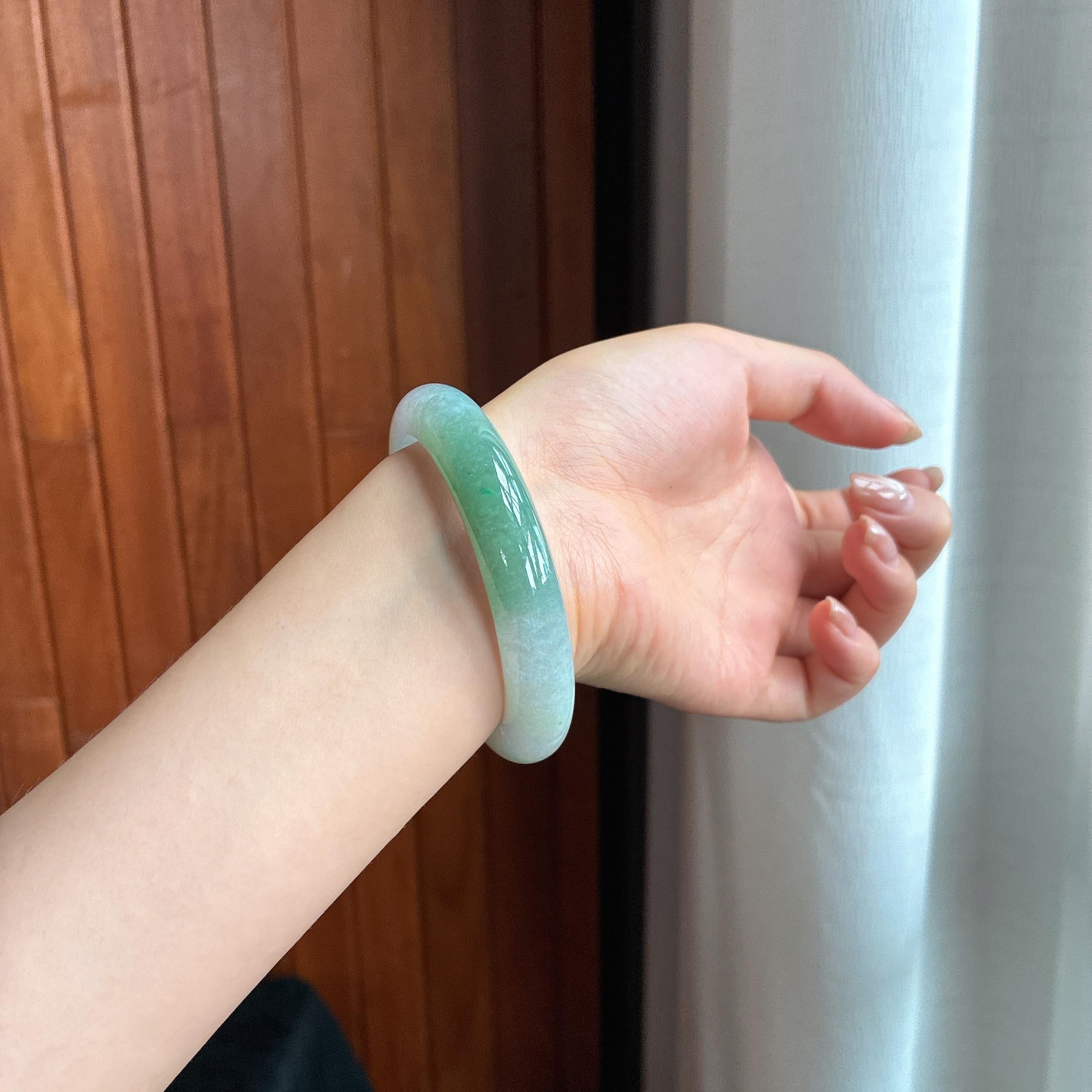 大圈口 细糯种带色正圈平安镯 58圈 天然缅甸A货翡翠（yc440835）