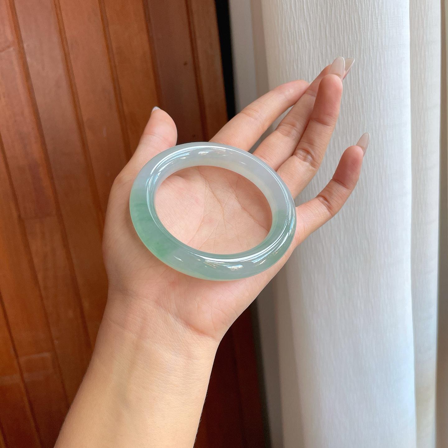 冰种湖水绿翡翠圆条手镯（55.5mm）（yc267500）