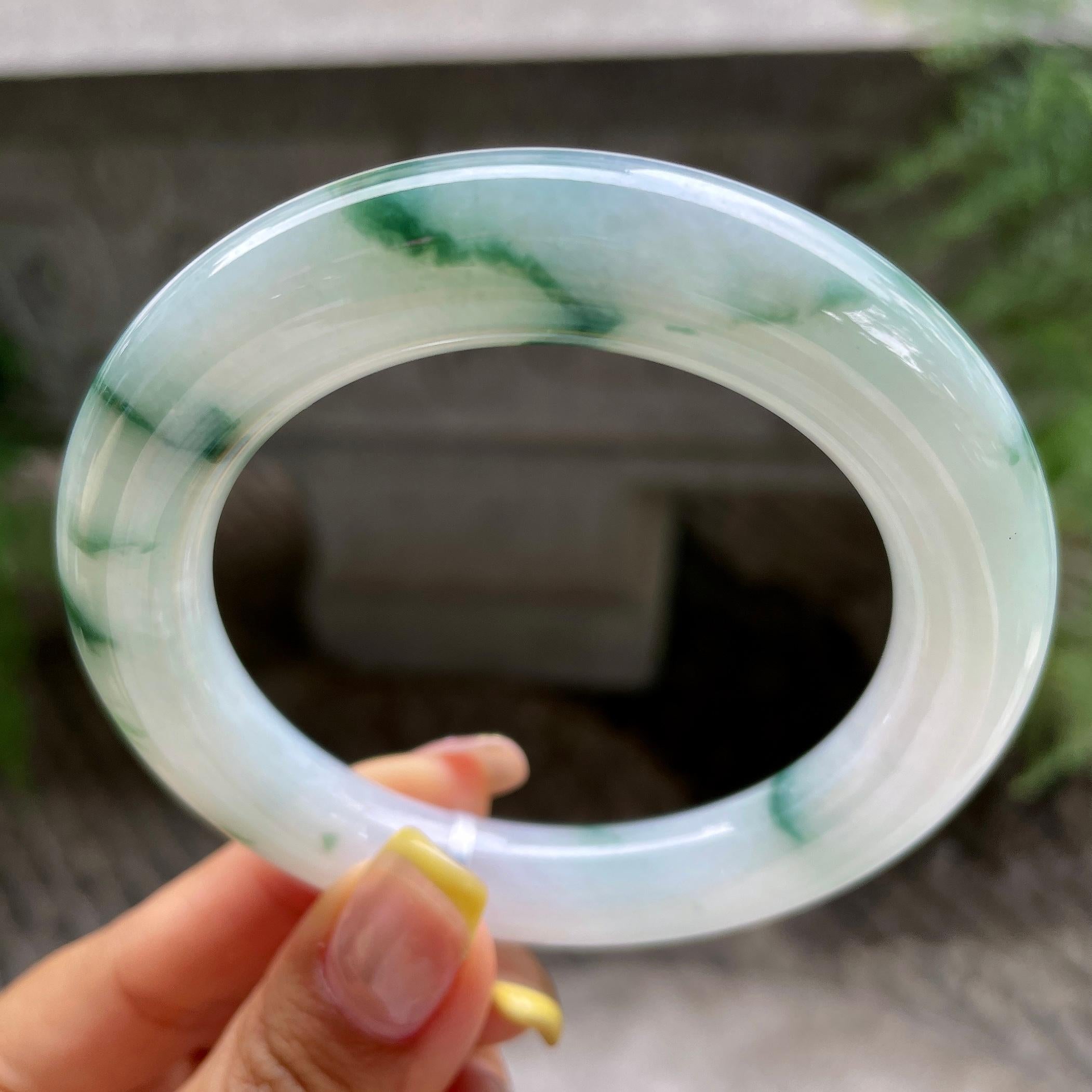 胖圆条        细糯种飘花圆条手镯55.7圈        天然缅甸A货翡翠（yc383104）