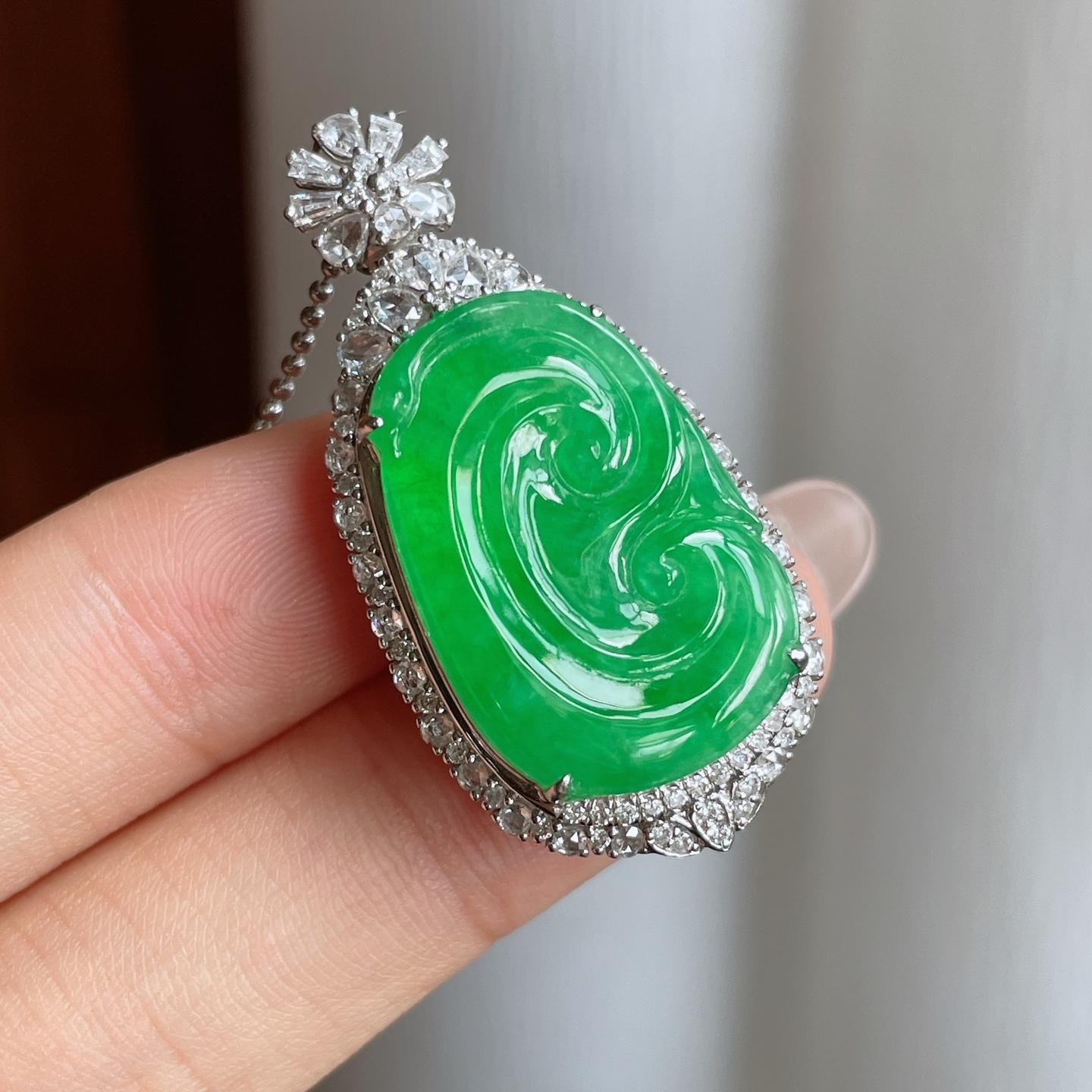 18k真金真钻镶糯冰满绿翡翠如意（yc244908）