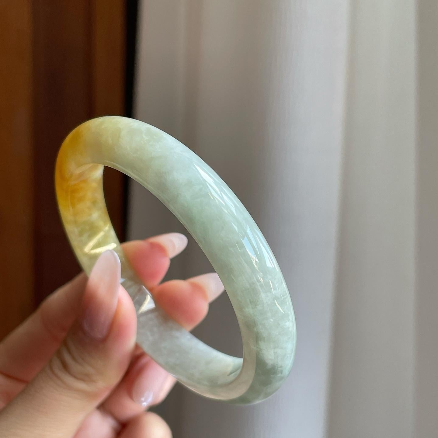 糯冰带黄翡翡翠平安镯（56.6mm）（yc272877）