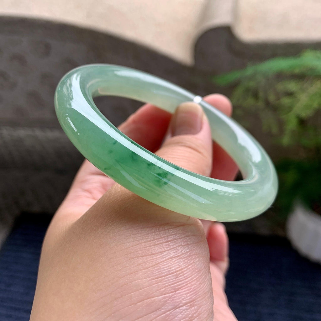 糯冰种晴底飘花圆条手镯（55.4mm）（yc228508）