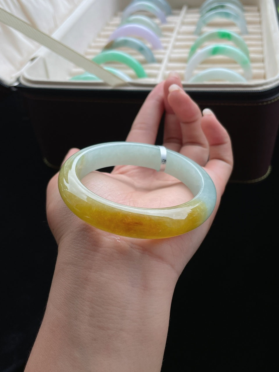 糯冰飘黄正圈翡翠手镯（58mm）