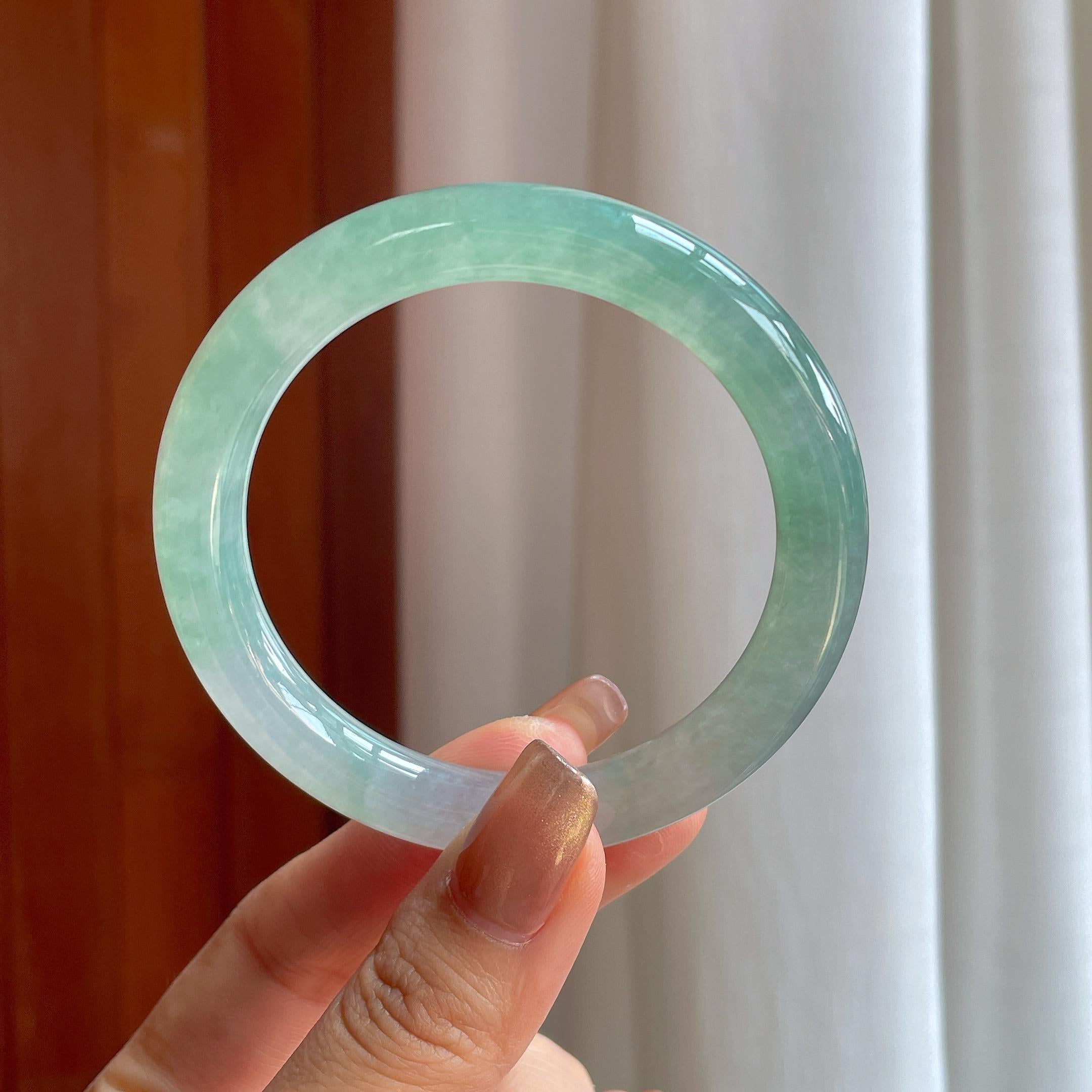 冰种晴底翡翠圆条手镯（55.7mm）（yc373523）