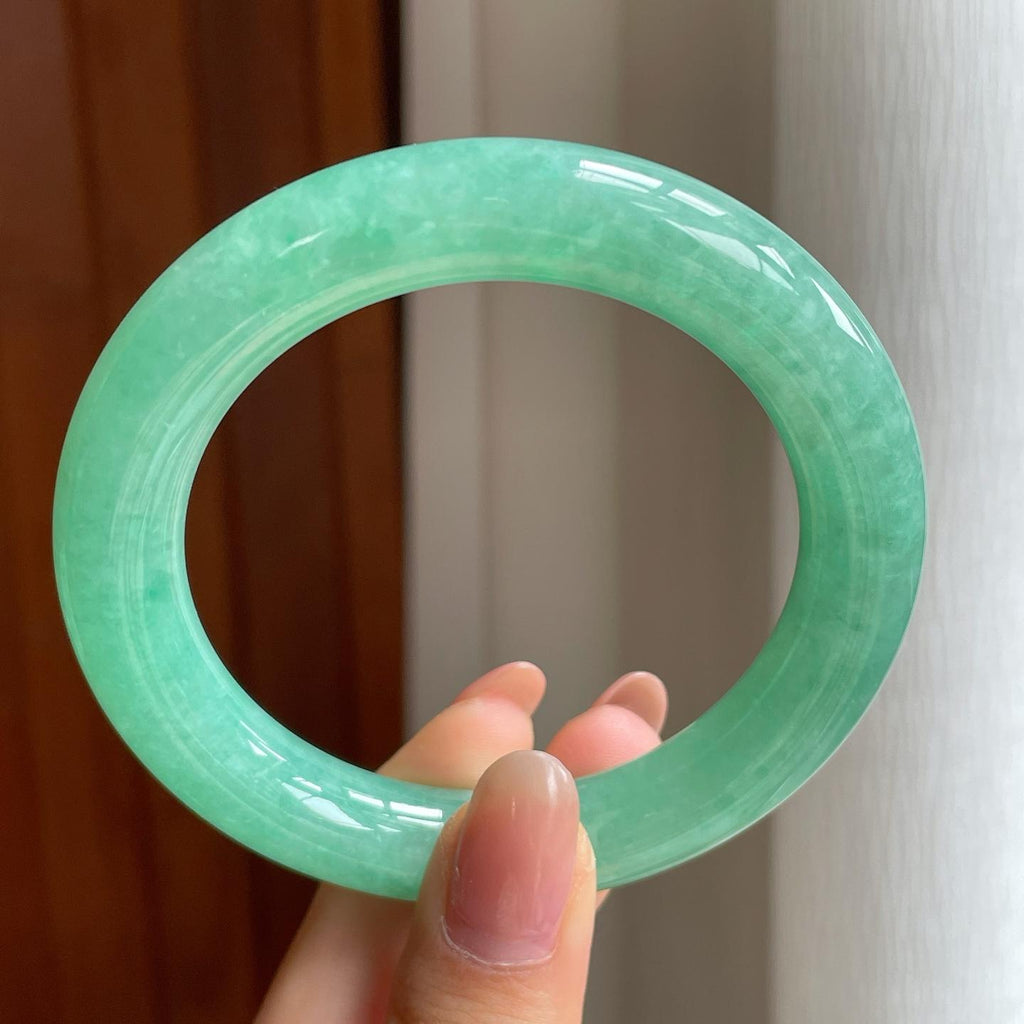 糯冰果绿翡翠圆条手镯（56mm)（yc342965）