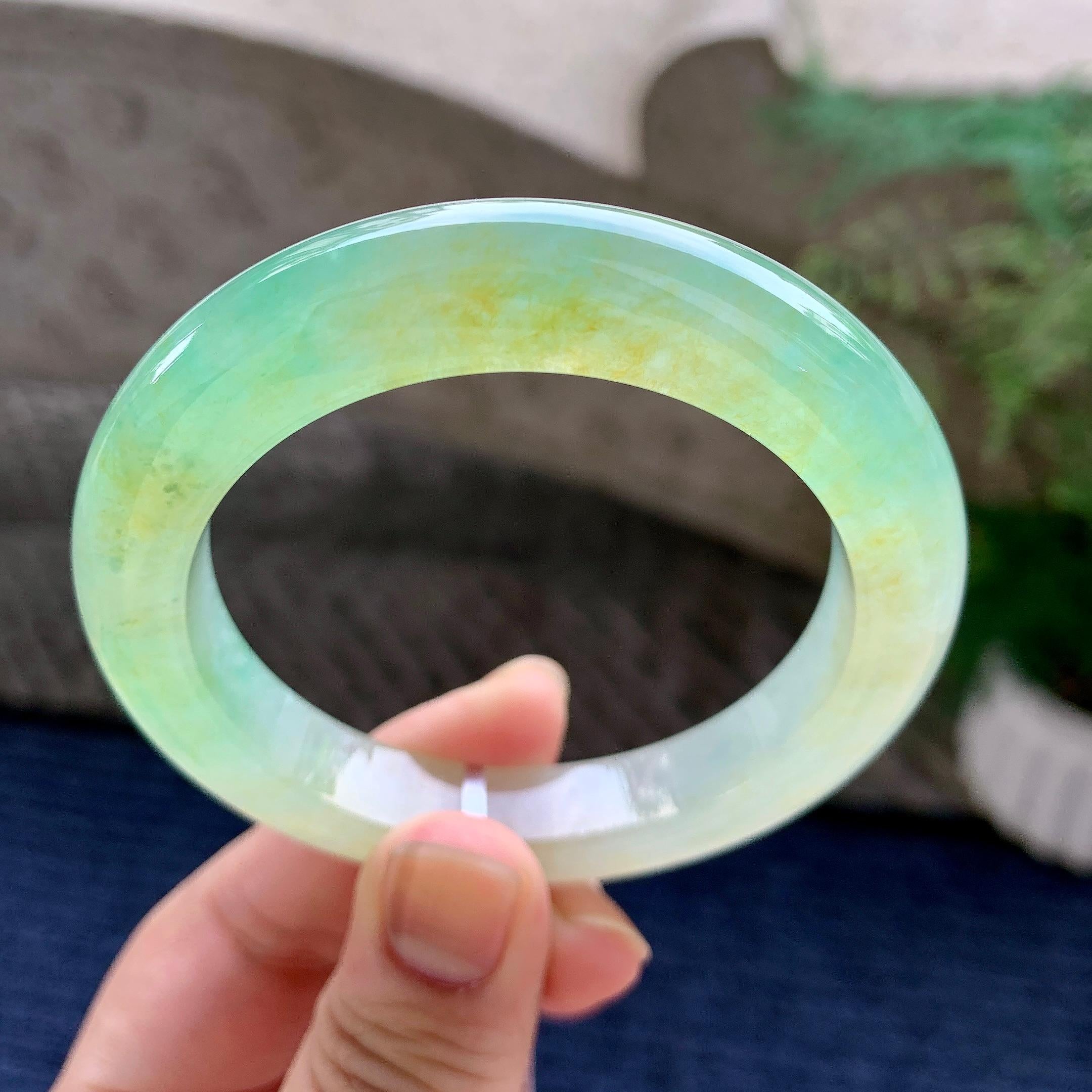 糯冰种黄加绿泥鳅背手镯（53mm）（yc233904）