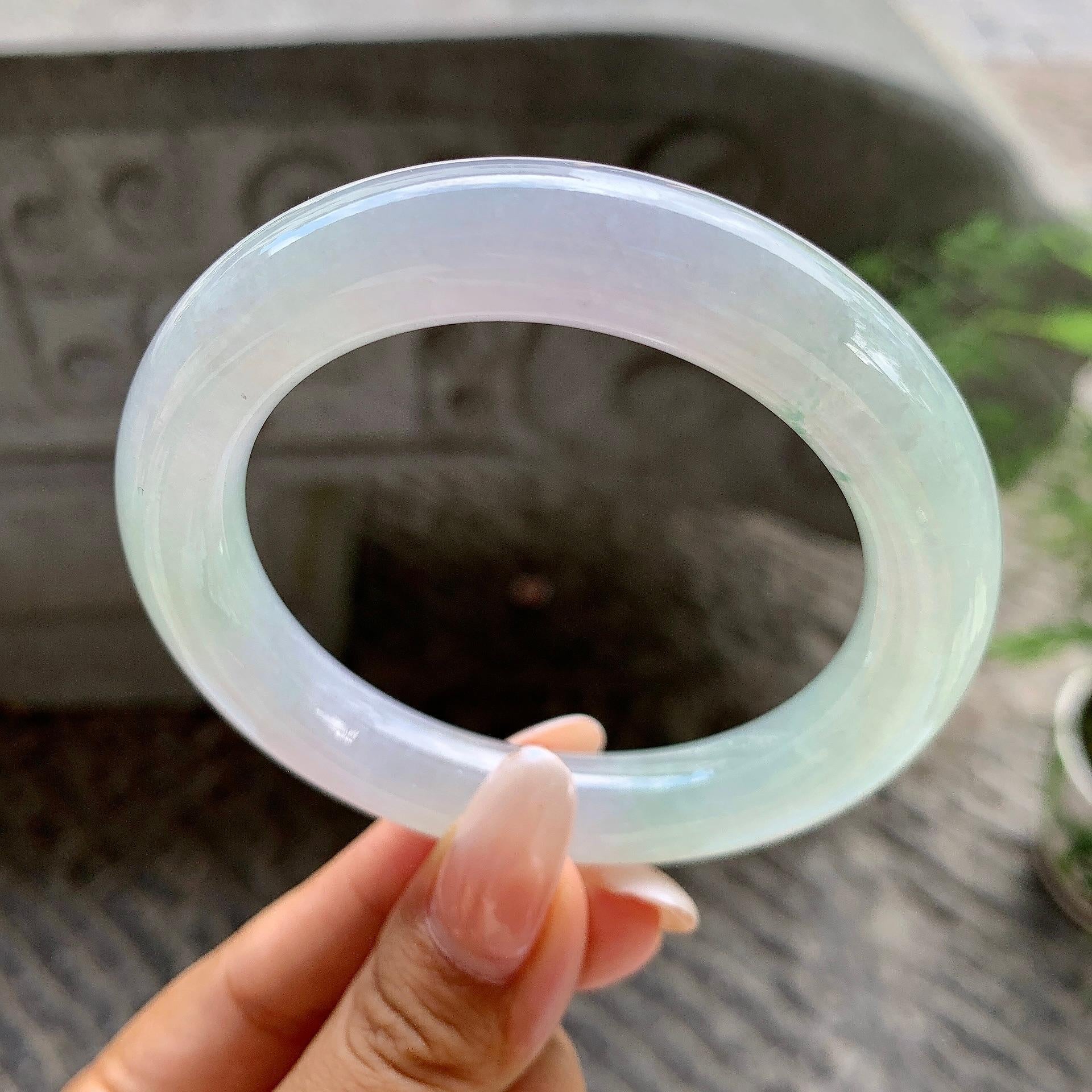 糯冰种淡春彩圆条手镯（56mm）（yc202367）
