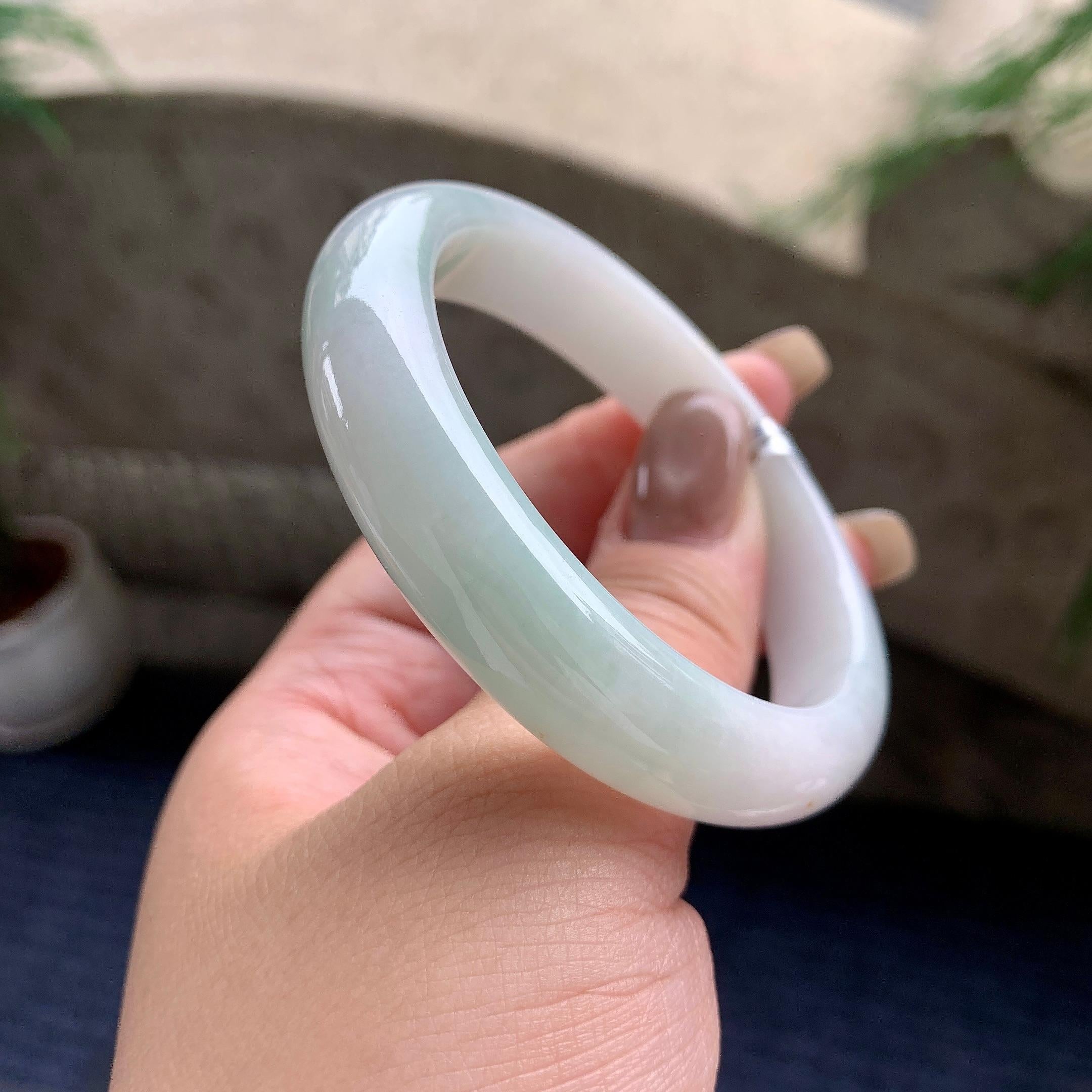 细糯种淡晴底洒金正圈平安镯  53.3圈口  天然缅甸A货翡翠（yc441137）