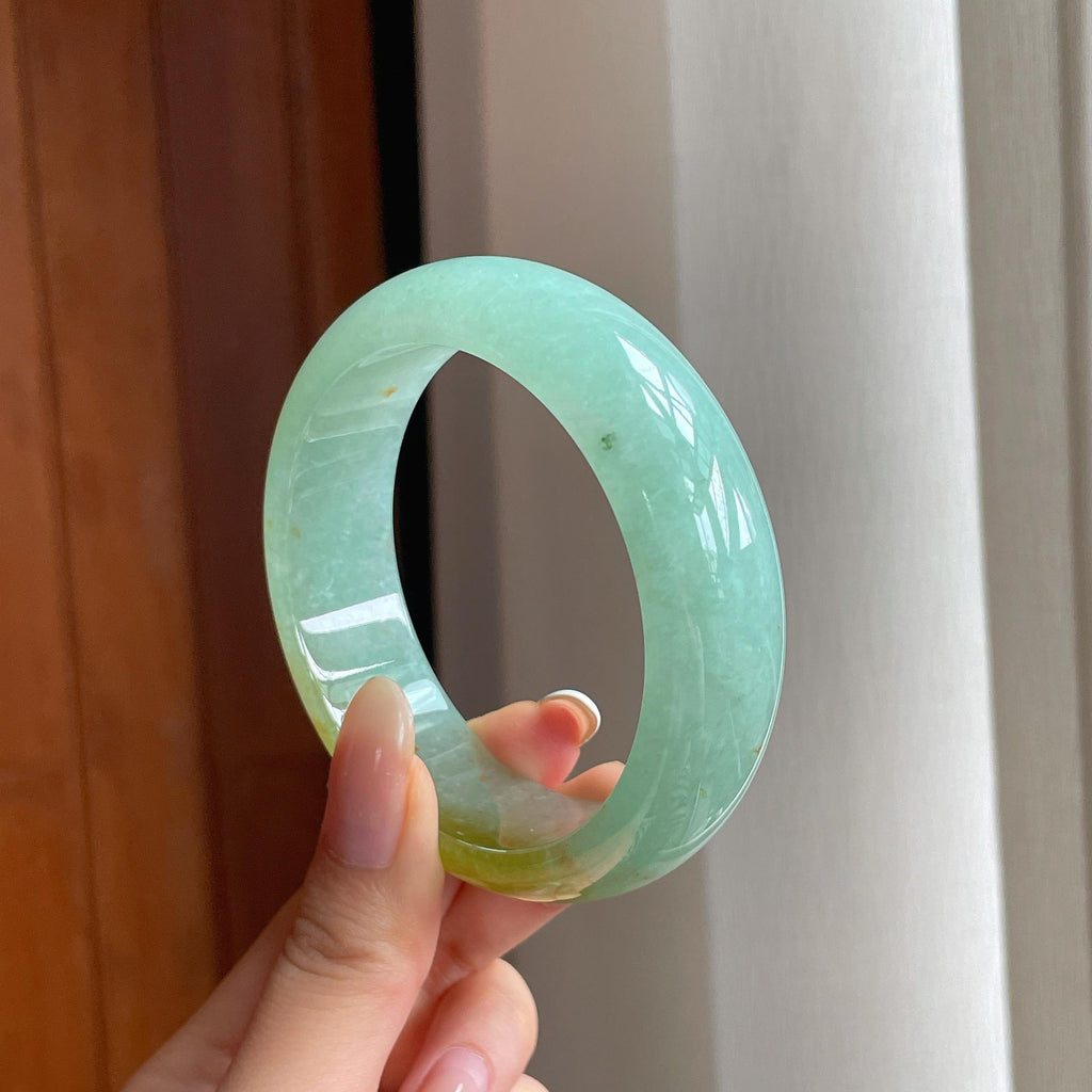 糯冰晴底飘黄宽版翡翠平安镯（59.2mm)（yc419481）