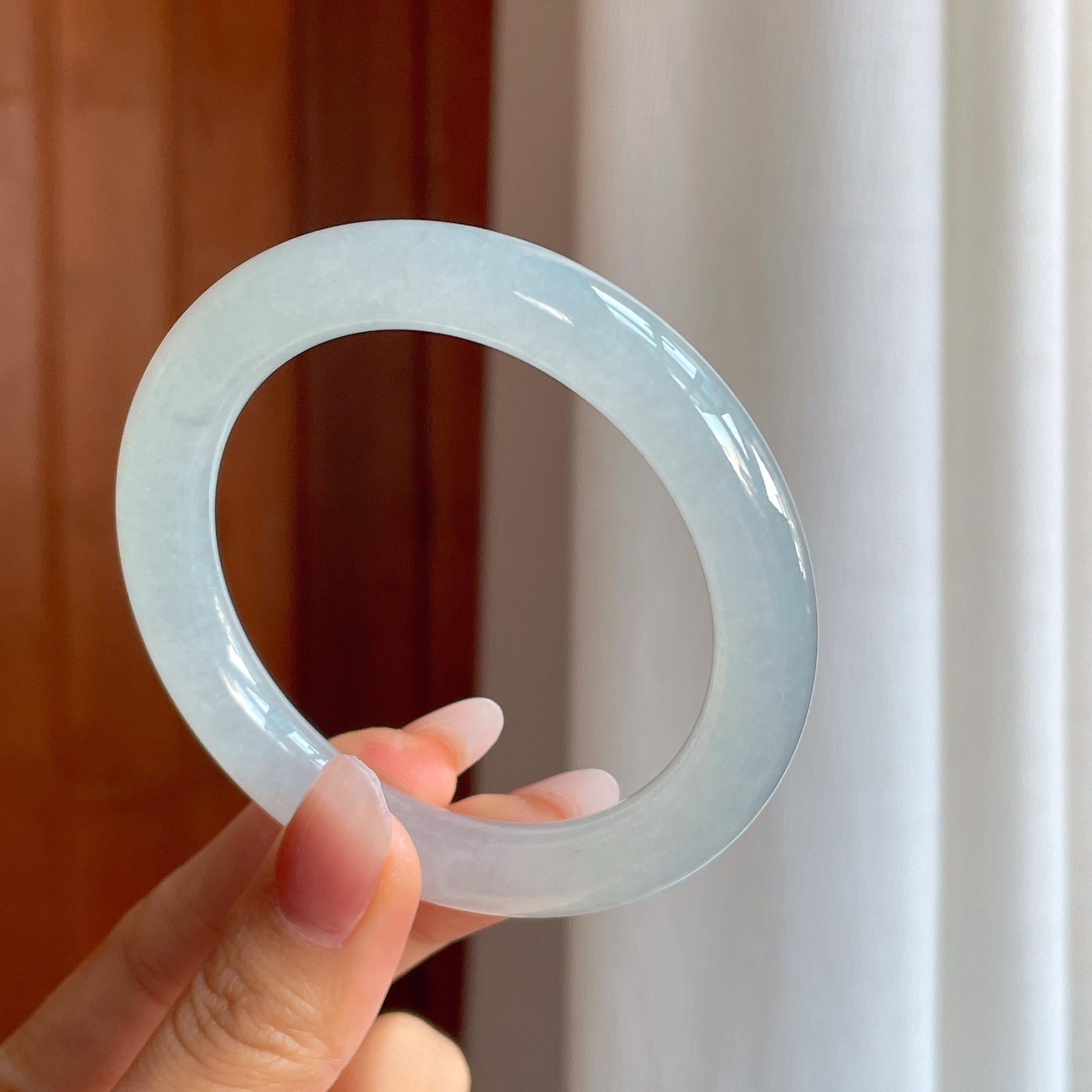 冰种淡底色翡翠圆条手镯（56.5mm）（yc310275）