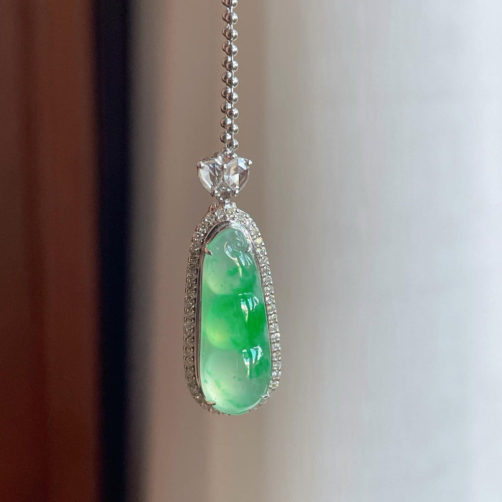 18k金镶冰种飘绿花翡翠豆子（yc241871）