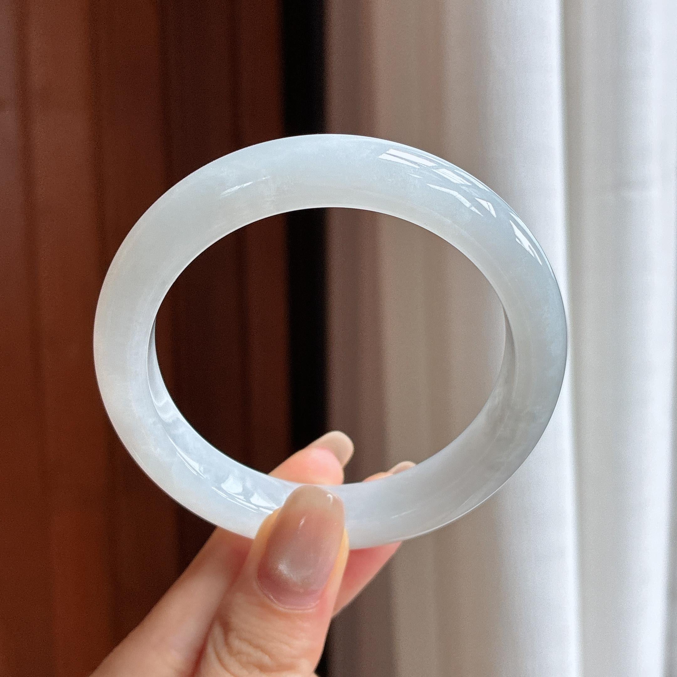 Vòng tay ngọc phỉ thúy trắng tròn đều bình an chất ngọc mịn ánh trăng 56 - Ngọc phỉ thúy tự nhiên loại A Myanmar (yc450383)
